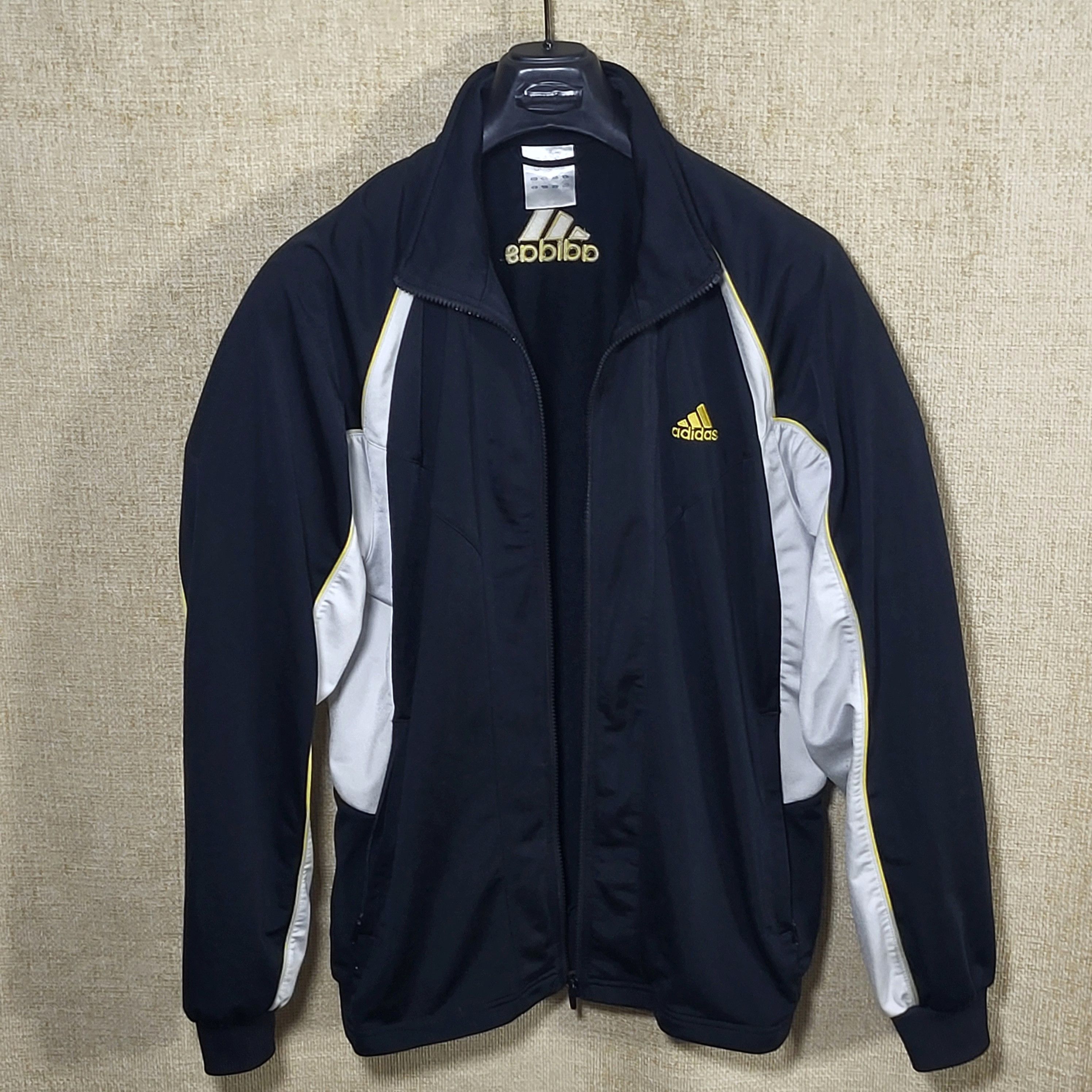 Adidas Adidas Vintage Track Jacket Y2K size M but fit L Size US M / EU 48-50 / 2 - 2 Thumbnail