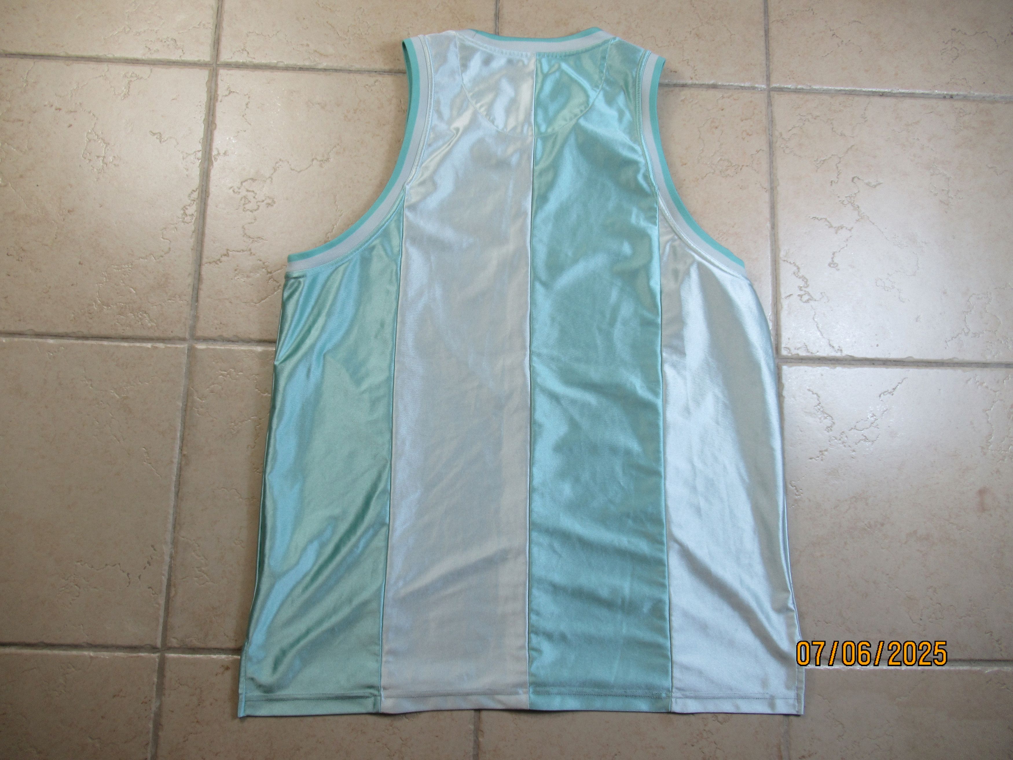 Jordan Brand Air Jordan Jumpman silver/green jersey Size US XL / EU 56 / 4 - 5 Thumbnail