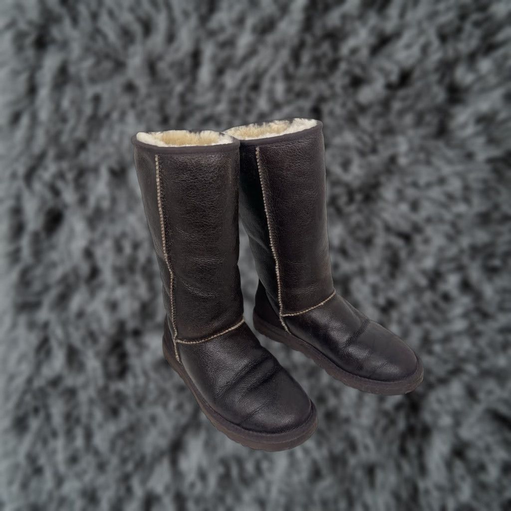 VINTAGE UGG Classic Tall Shearling Boots Womens Size 6 Brown Distressed Leather Casual Workwear