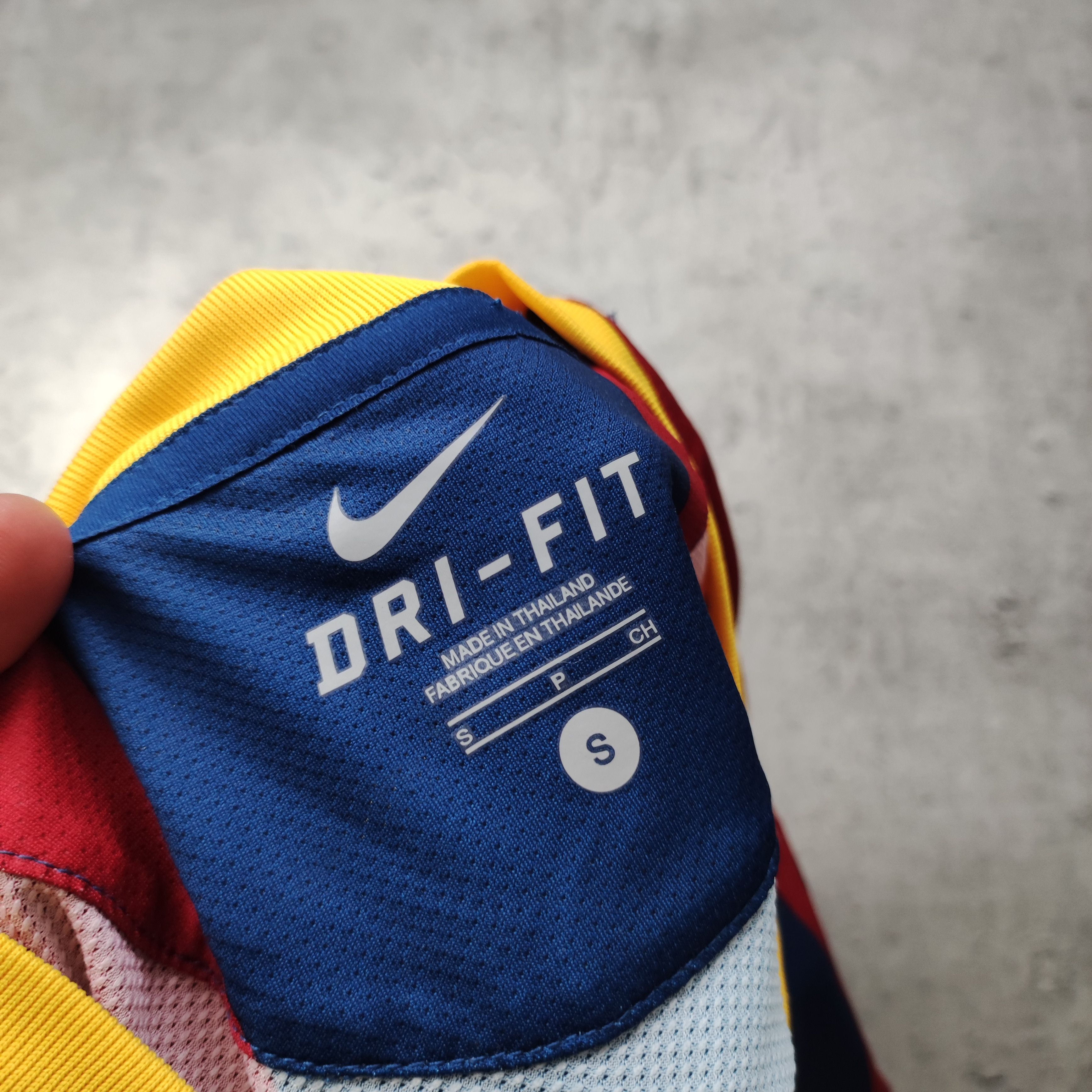 Other RARE 2010 FC Barcelona x Nike Football Home Jersey Size US S / EU 44-46 / 1 - 9 Thumbnail