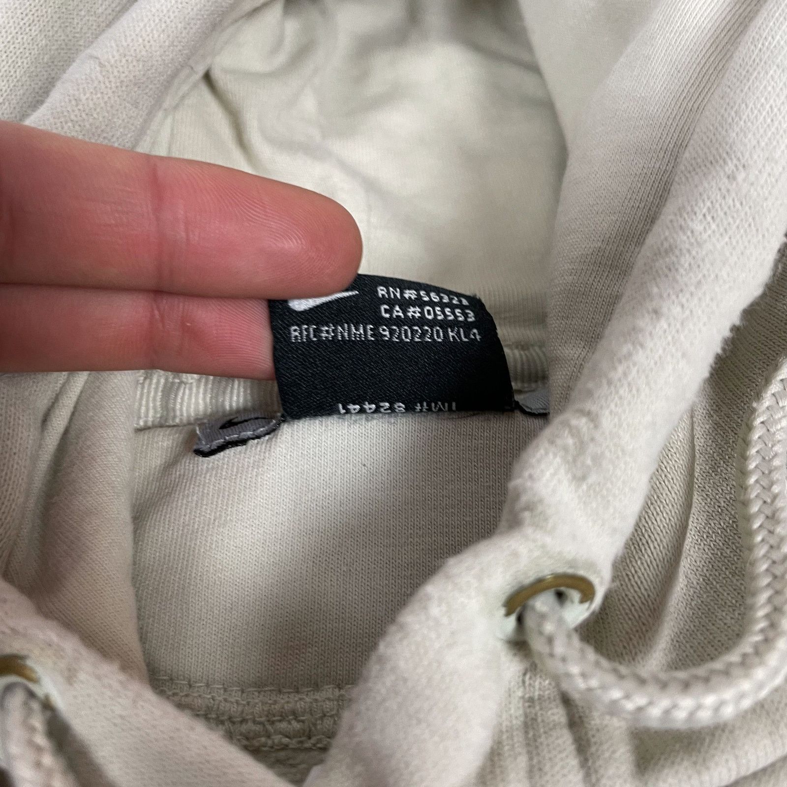 Nike × Vintage Nike Men's beige Swoosh Long Sleeve Pullover Hoodie Medium Size US M / EU 48-50 / 2 - 10 Thumbnail