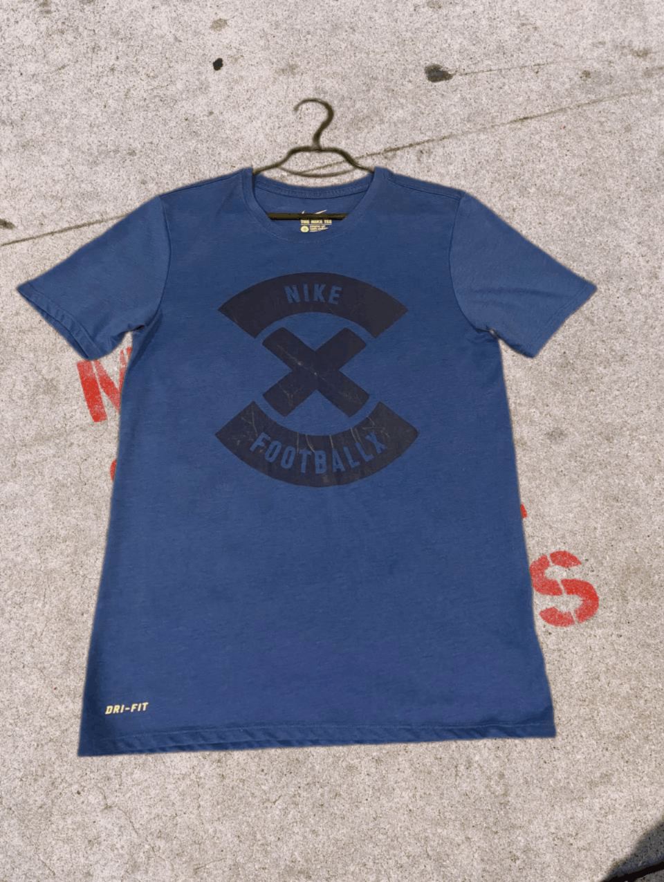 Nike × Vintage Vintage Nike Y2K Logo Center T Shirt Tee Size US S / EU 44-46 / 1 - 1 Thumbnail
