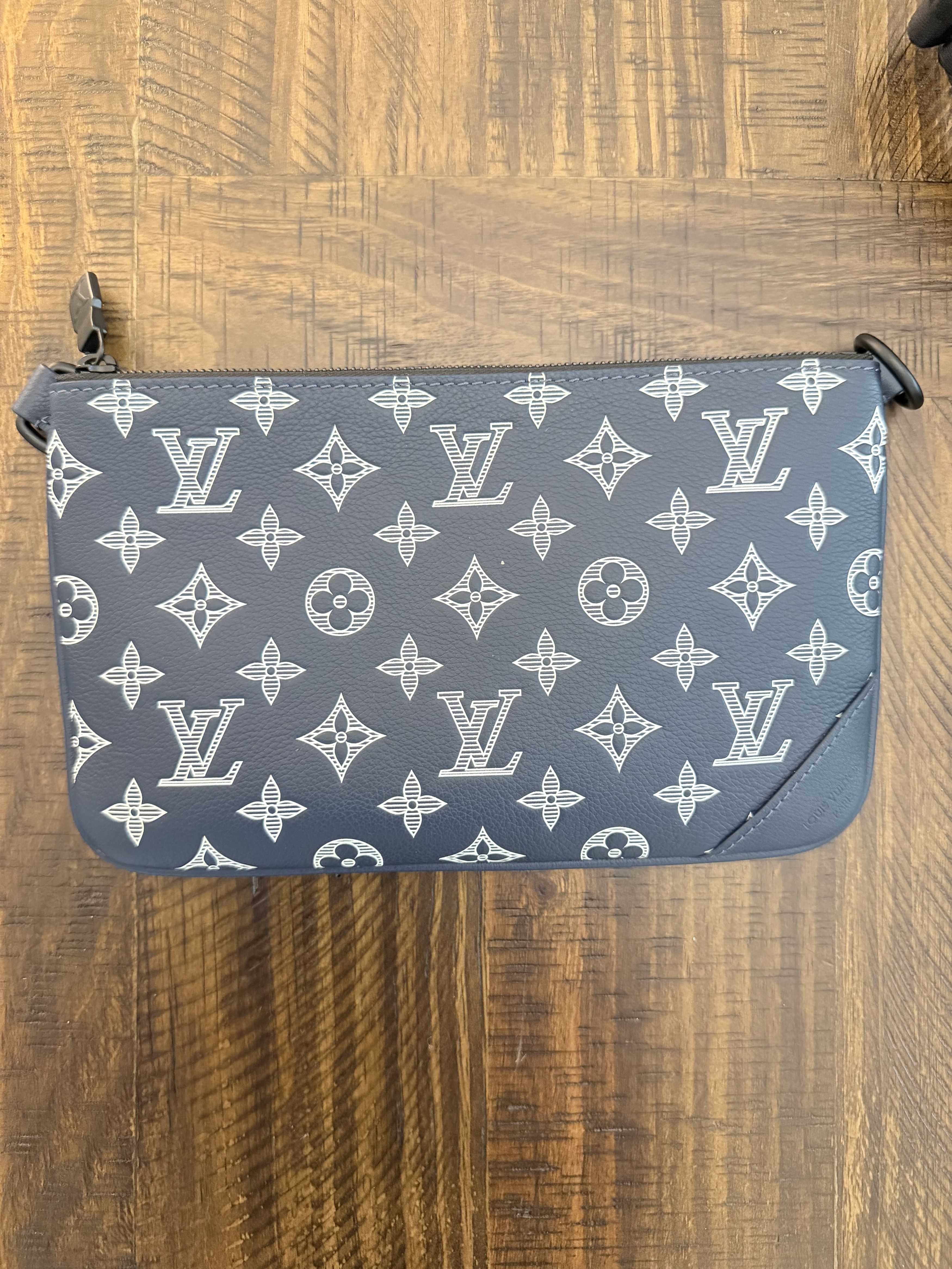 Louis Vuitton Trio Messenger Calfskin Monogram Shadow Ink Blue White Size ONE SIZE - 7 Thumbnail