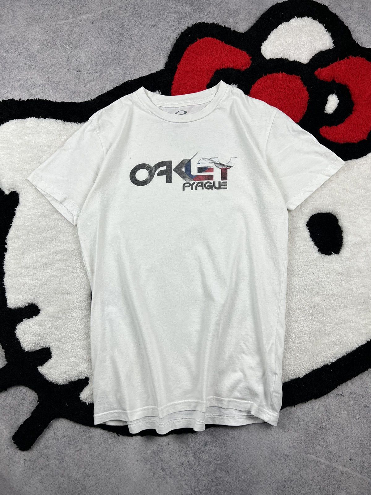 Oakley Y2K Crazy Oakley Prague Centr Logo Tee Shirt Size US M / EU 48-50 / 2 - 1 Thumbnail