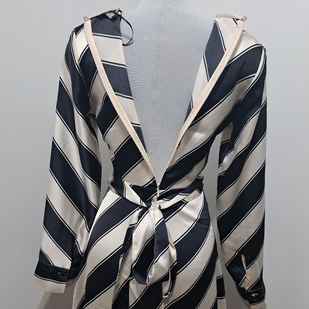 H&M H&M Twist Detail V-Neck Satin Dress Size XS Cream/ Black Size XS / US 0-2 / IT 36-38 - 10 Thumbnail