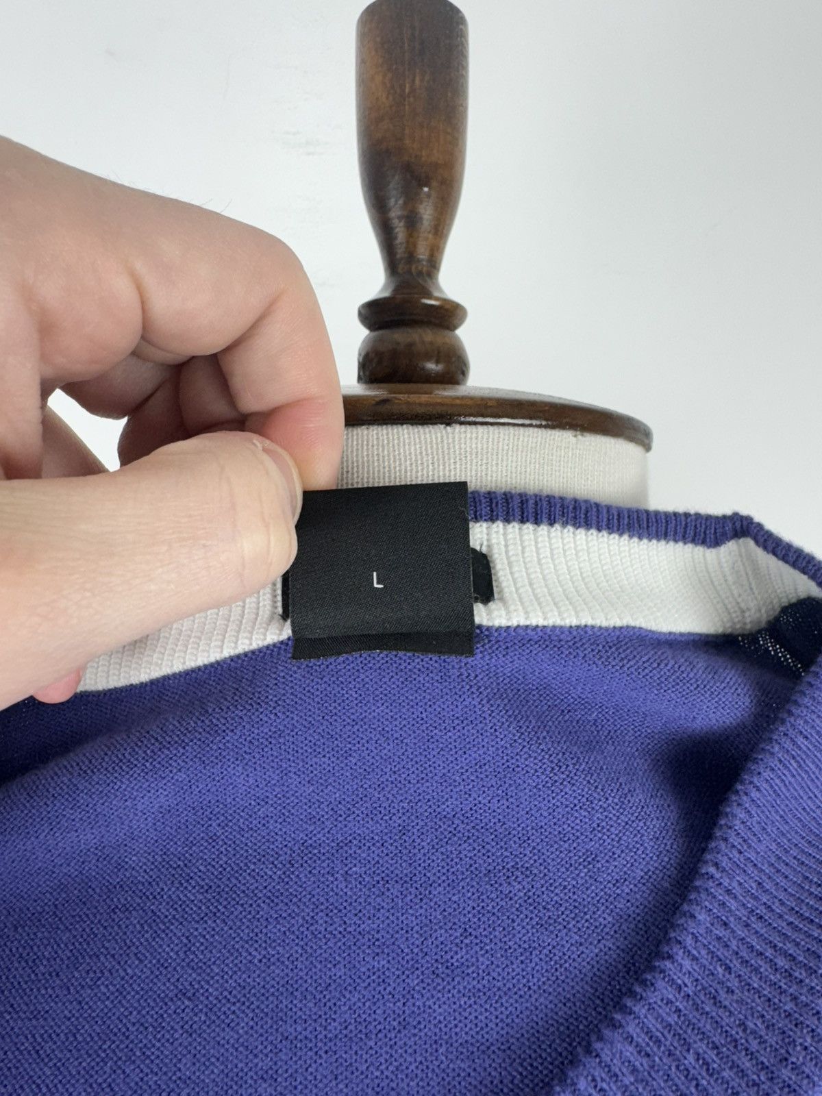 Hugo Men’s Hugo Boss V-Neck Wool Sweater Purple Jumper size L Size US L / EU 52-54 / 3 - 6 Thumbnail