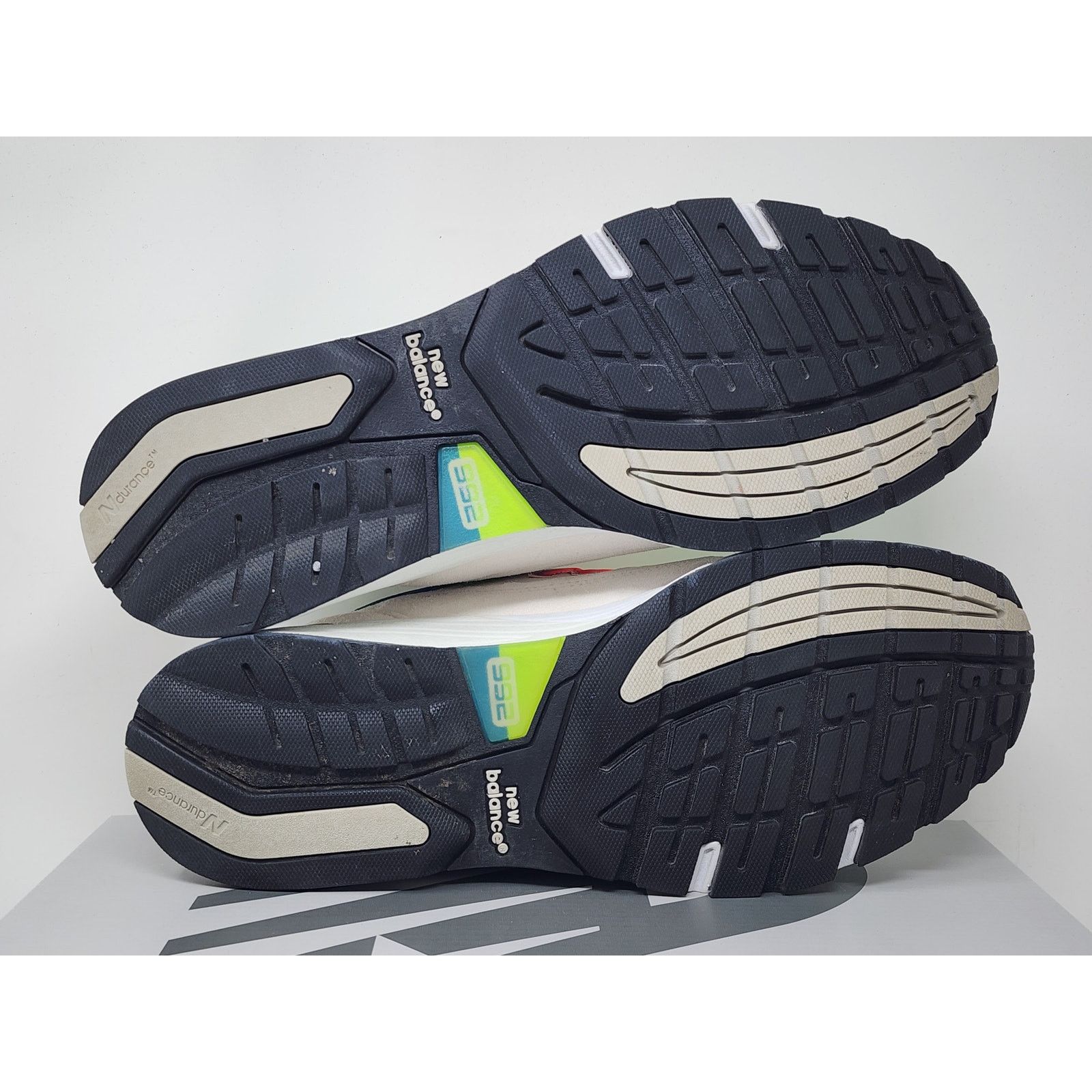 New Balance 992 WHITE NEON M992DA Size 8 WORN