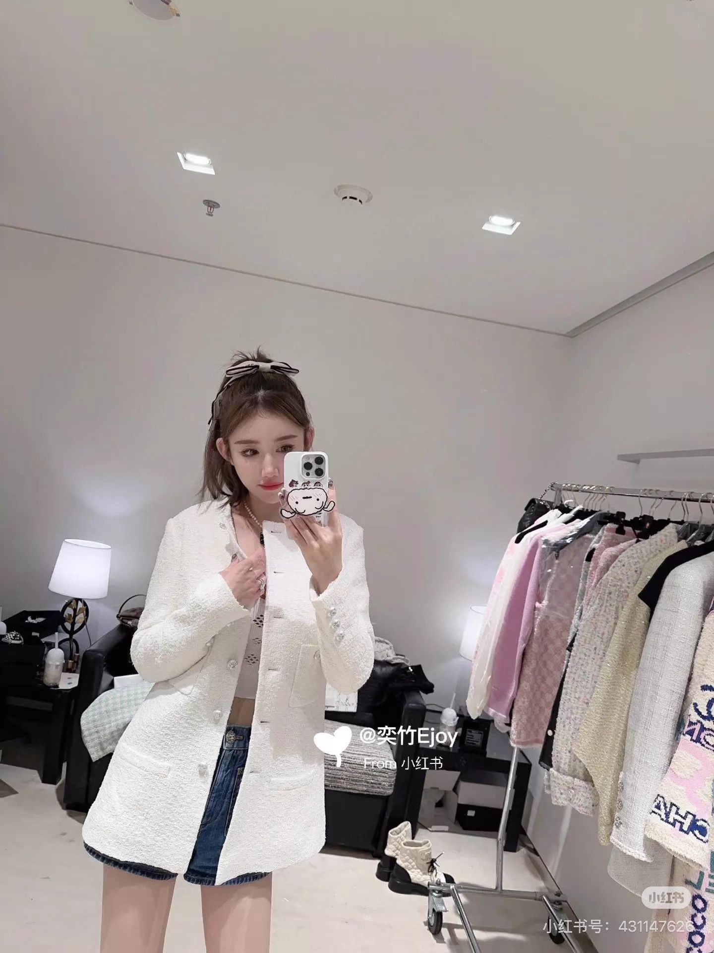 Chanel Chanel 23S White Tweed 4-Pocket CC Crystal Button Jacket 36 Size XS / US 0-2 / IT 36-38 - 5 Thumbnail
