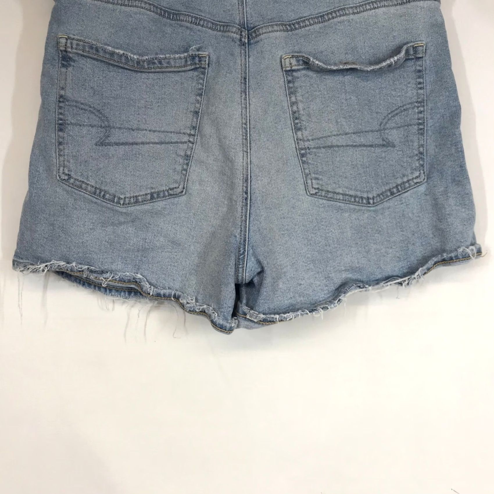 Vintage AMERICAN EAGLE HIGH WAIST DISTRESSED DENIM SHORTS WOMENS SIZE 14 LIGHT WASH Size 36" / US 14 / IT 50 - 6 Thumbnail