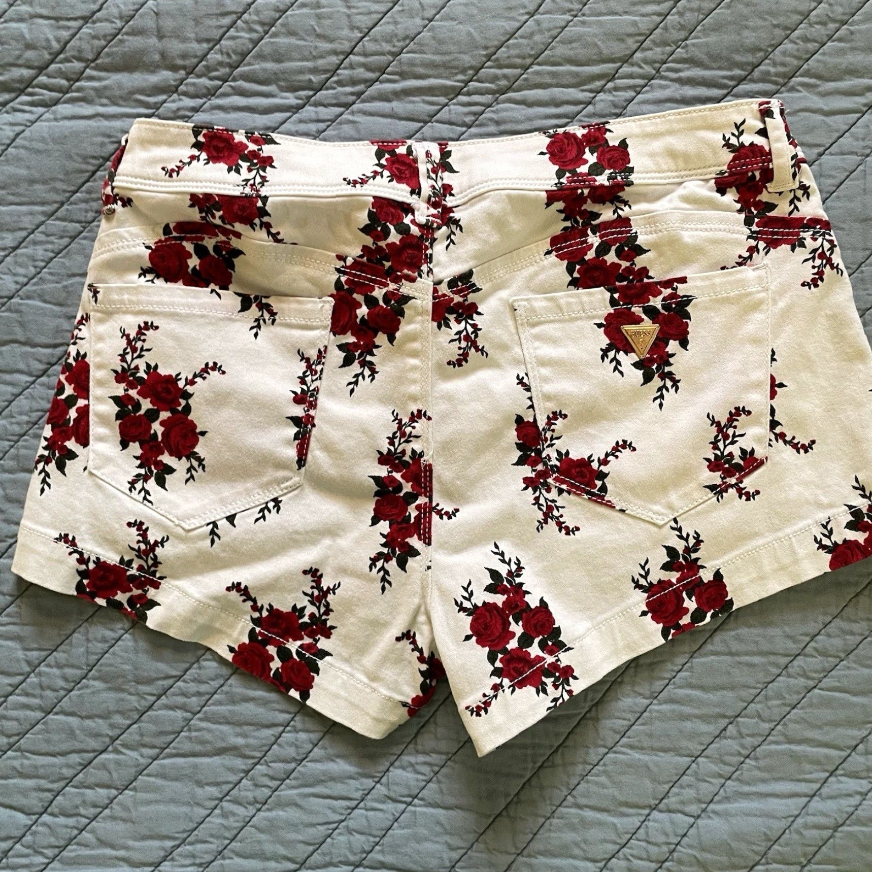 Guess VINTAGE Guess Los Angeles White Denim Red Roses Floral Shorts Stretch Size 27 Cute Size 27" / US 4 / IT 40 - 4 Thumbnail