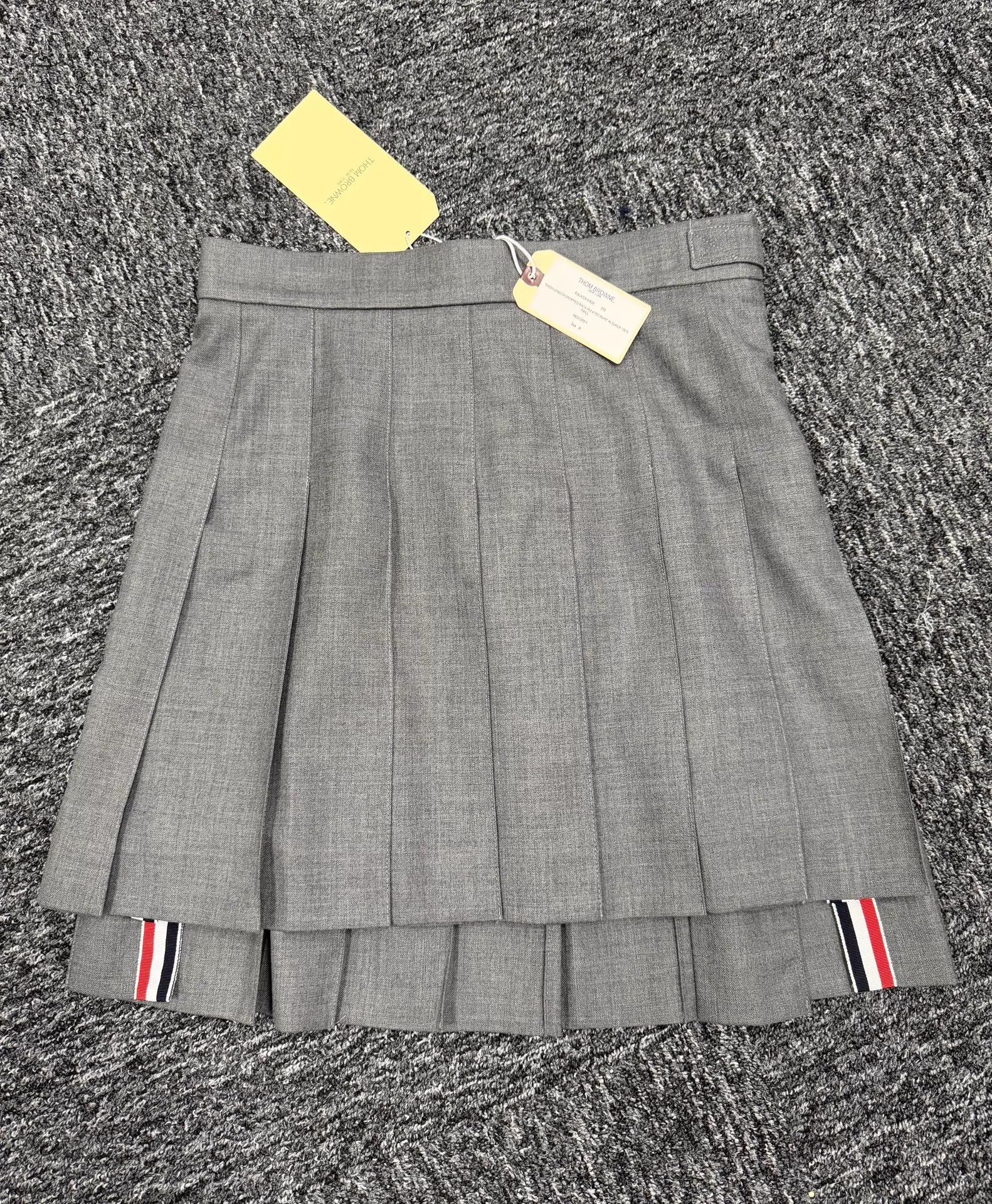 Thom Browne Thom Browne Women's Mid-Gray Pleated Skirt Size38 Size 26" / US 2 / IT 38 - 3 Thumbnail