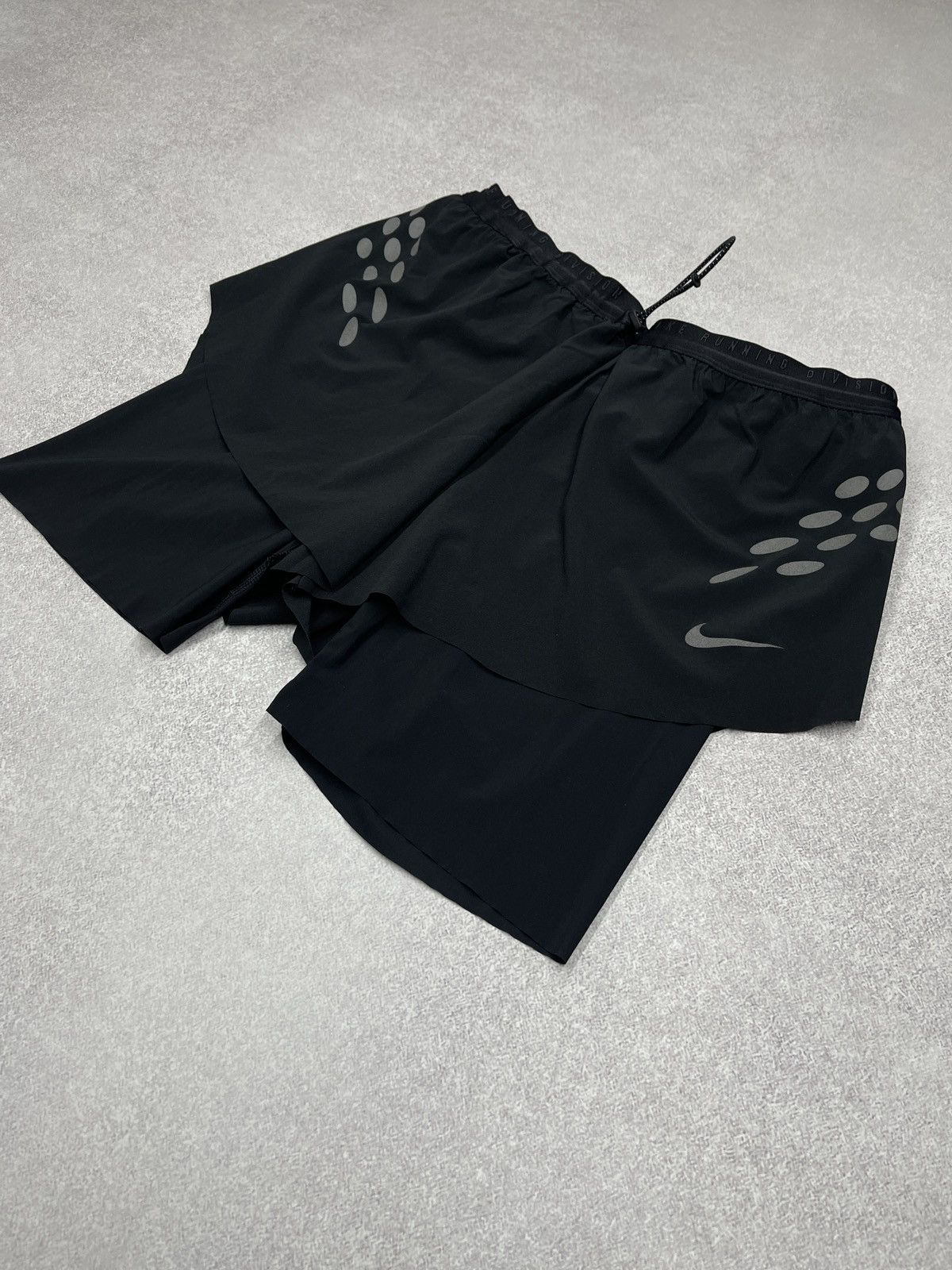 Nike Womens Nike Running Division Dri Fit 2 in 1 Shorts Leggings Size 30" / US 8 / IT 44 - 4 Thumbnail