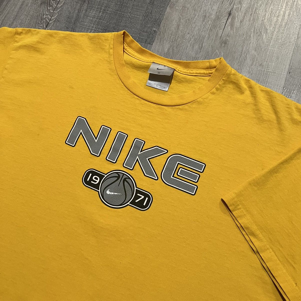Nike × Vintage VTG Nike Basketball Yellow Y2K Spell Out Grey Tag T Shirt Size US XXL / EU 58 / 5 - 3 Thumbnail