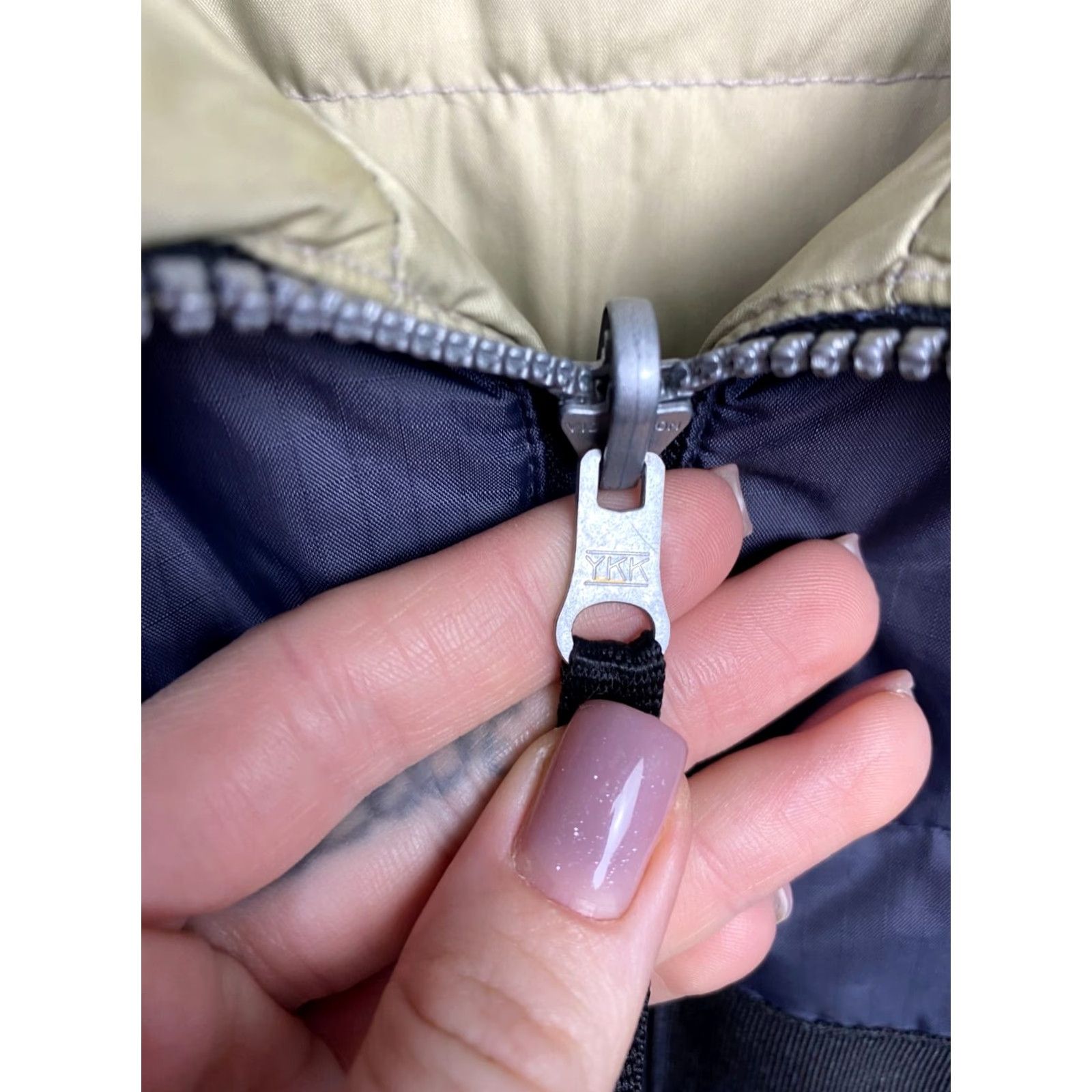 Helly Hansen VINTAGE Helly Hansen Down Puffer Reversible Jacket Mens L Gray"} Size US L / EU 52-54 / 3 - 4 Thumbnail