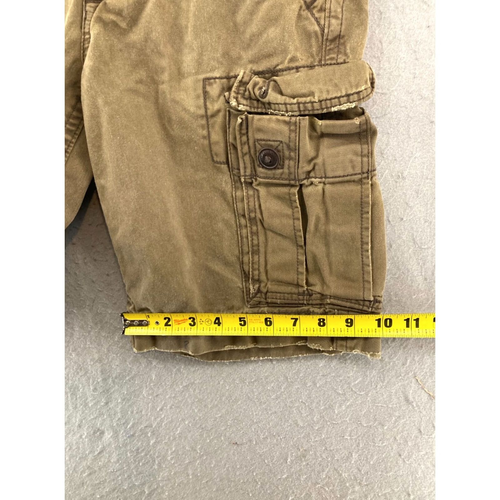 American Eagle Outfitters VINTAGE American Eagle Outfitters Cargo Shorts Mens 26 Army Green Canvas Cotton 9 In Inseam Cargo Pocket Flat Front Zip Button Logo 26 Regular Mens Size US 26 / EU 42 - 5 Thumbnail