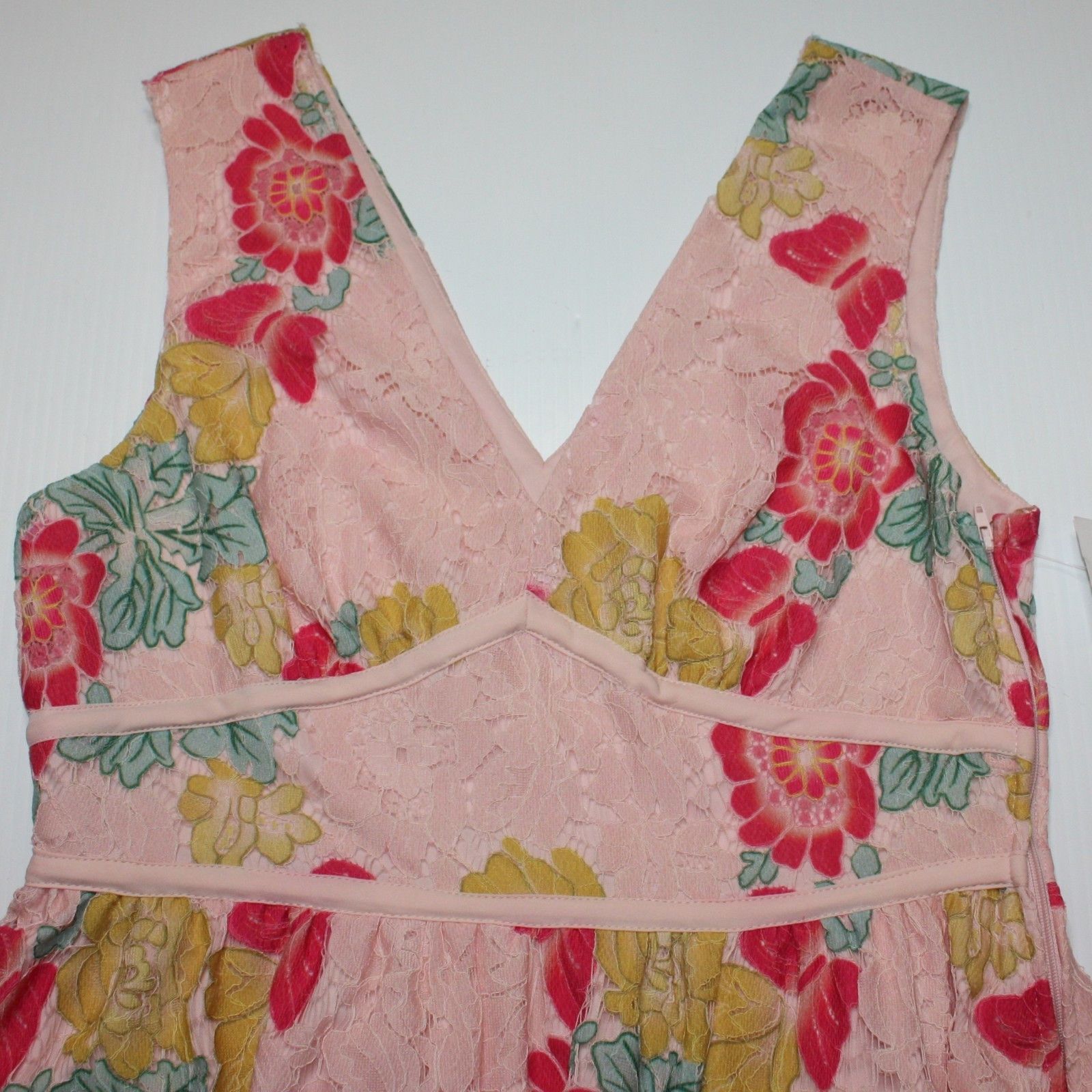 Other NSR Maria Multi Flower Floral Dress in size Medium NWT Size M / US 6-8 / IT 42-44 - 4 Thumbnail