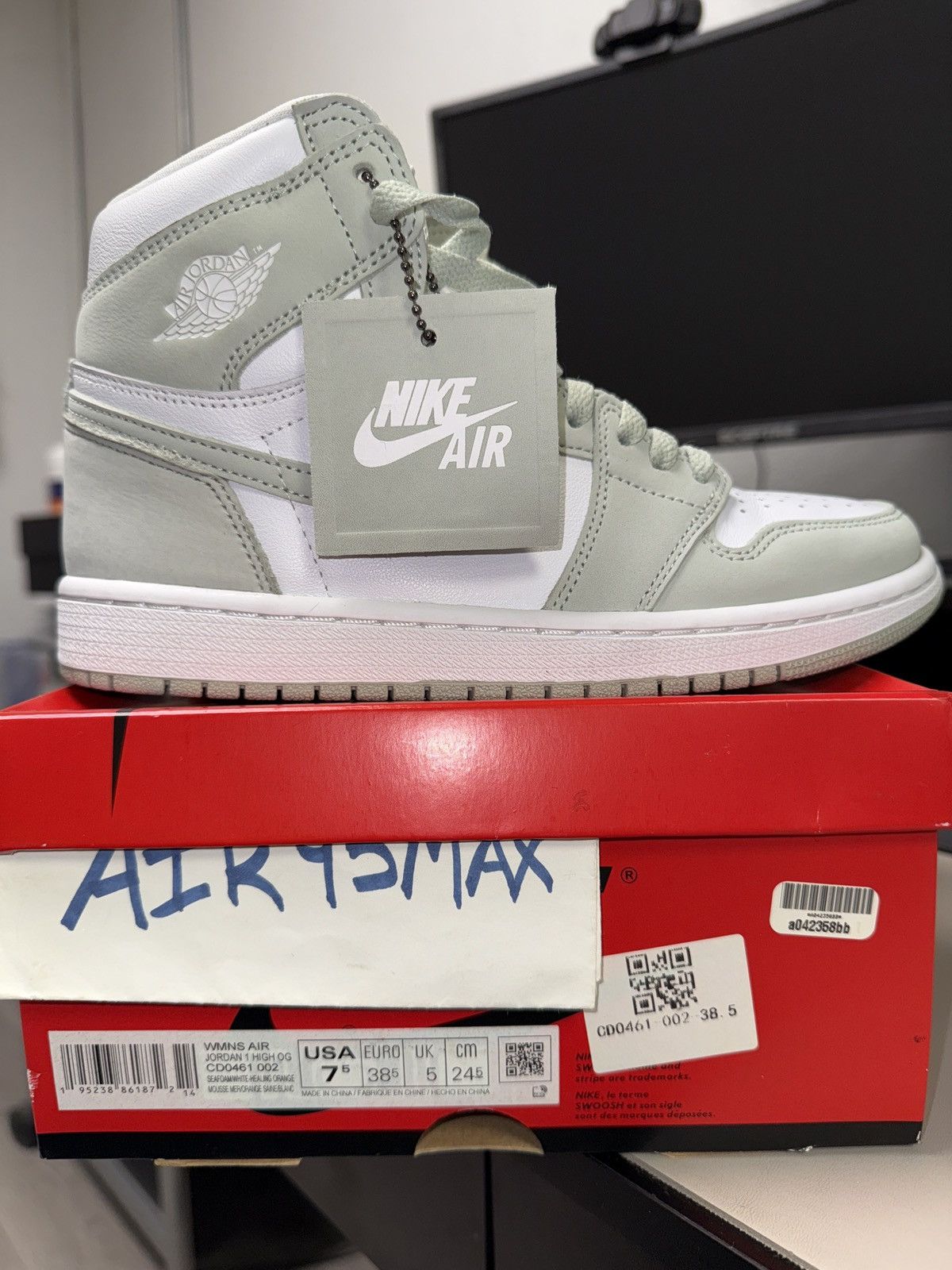 Nike Nike Air Jordan 1 High OG Women Seafoam Size US 7.5 / IT 37.5 - 5 Thumbnail