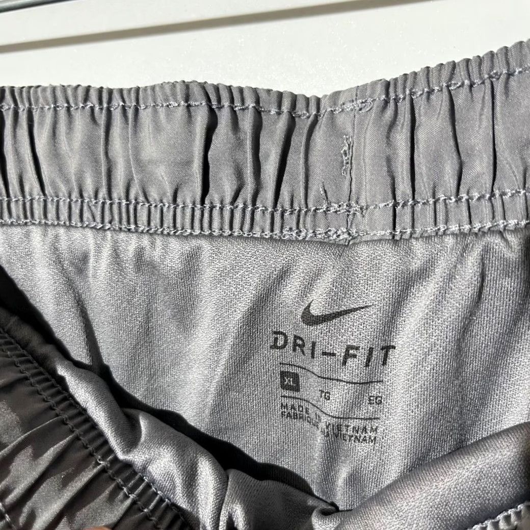 Nike Nike Dri-FIT Womens Running Shorts XL Gray Elastic Waist Drawstring Athletic M65 Size 40" / US 18 - 3 Thumbnail