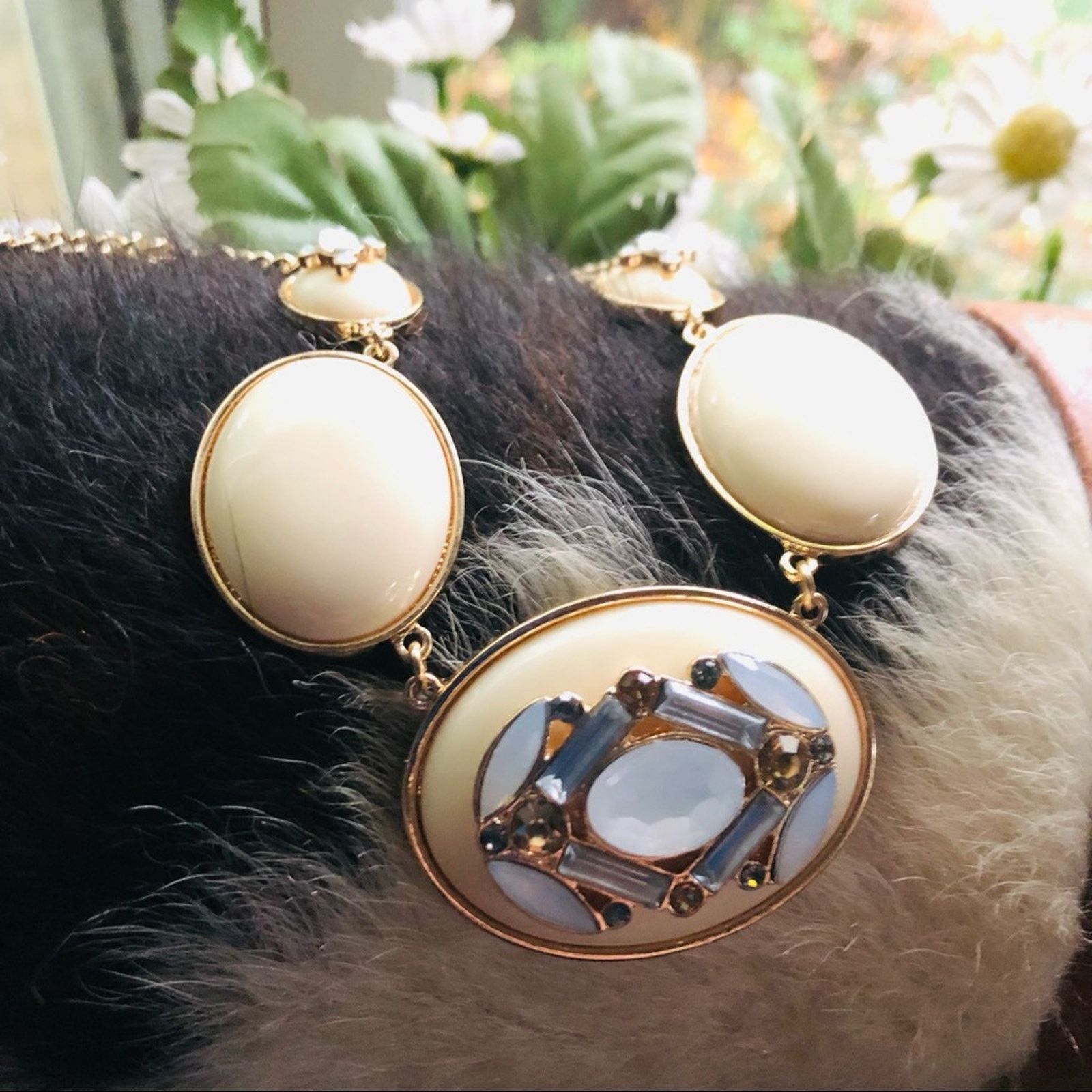 Jewelry Classy elegant graduated cream faceted stone accent necklace Size ONE SIZE - 2 Thumbnail