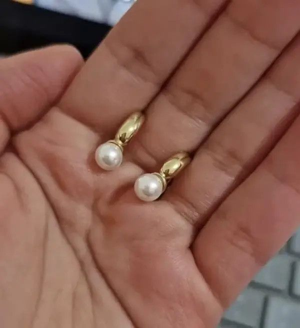 Other Gold Color Simple Pearl Ear Clasp Hoop Earring Size ONE SIZE - 4 Thumbnail