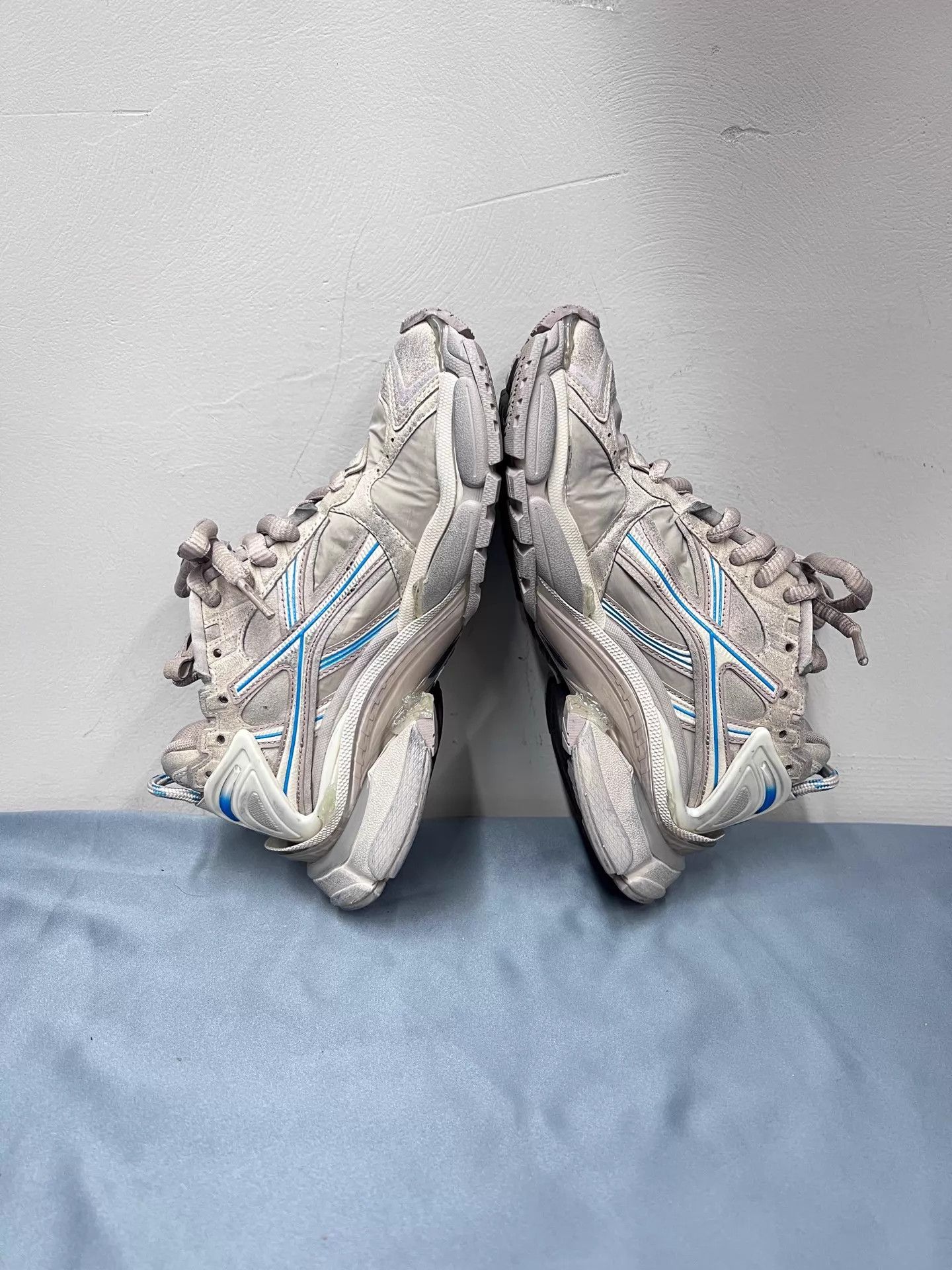 Balenciaga Balenciaga Runner Distressed Gray Blue 35 2x Worn Size US 5 / IT 35 - 5 Thumbnail