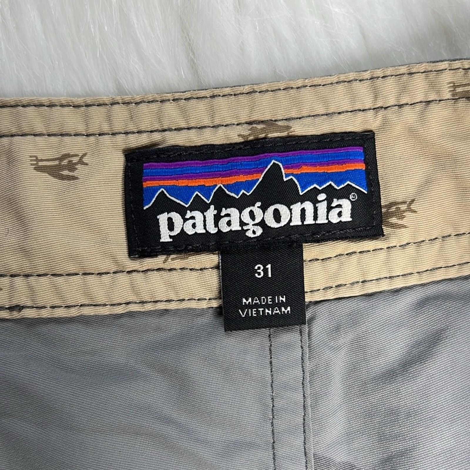 Patagonia Patagonia Gray Leaf Wavefarer Board Shorts Size US 31 - 4 Thumbnail