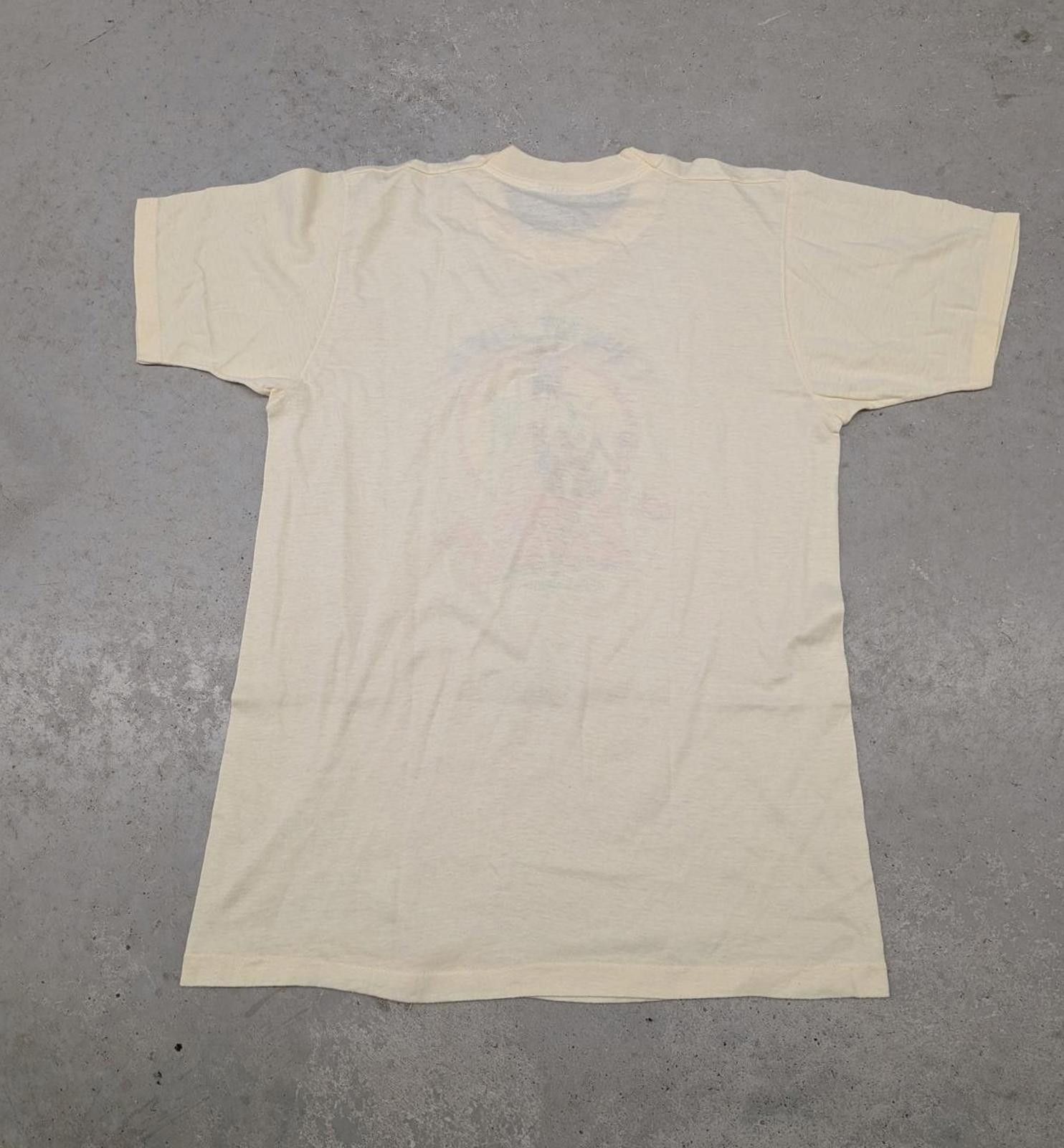 Vintage Vintage 80s "I went Over The Edge" Wile E Coyote T-shirt Size US M / EU 48-50 / 2 - 5 Thumbnail