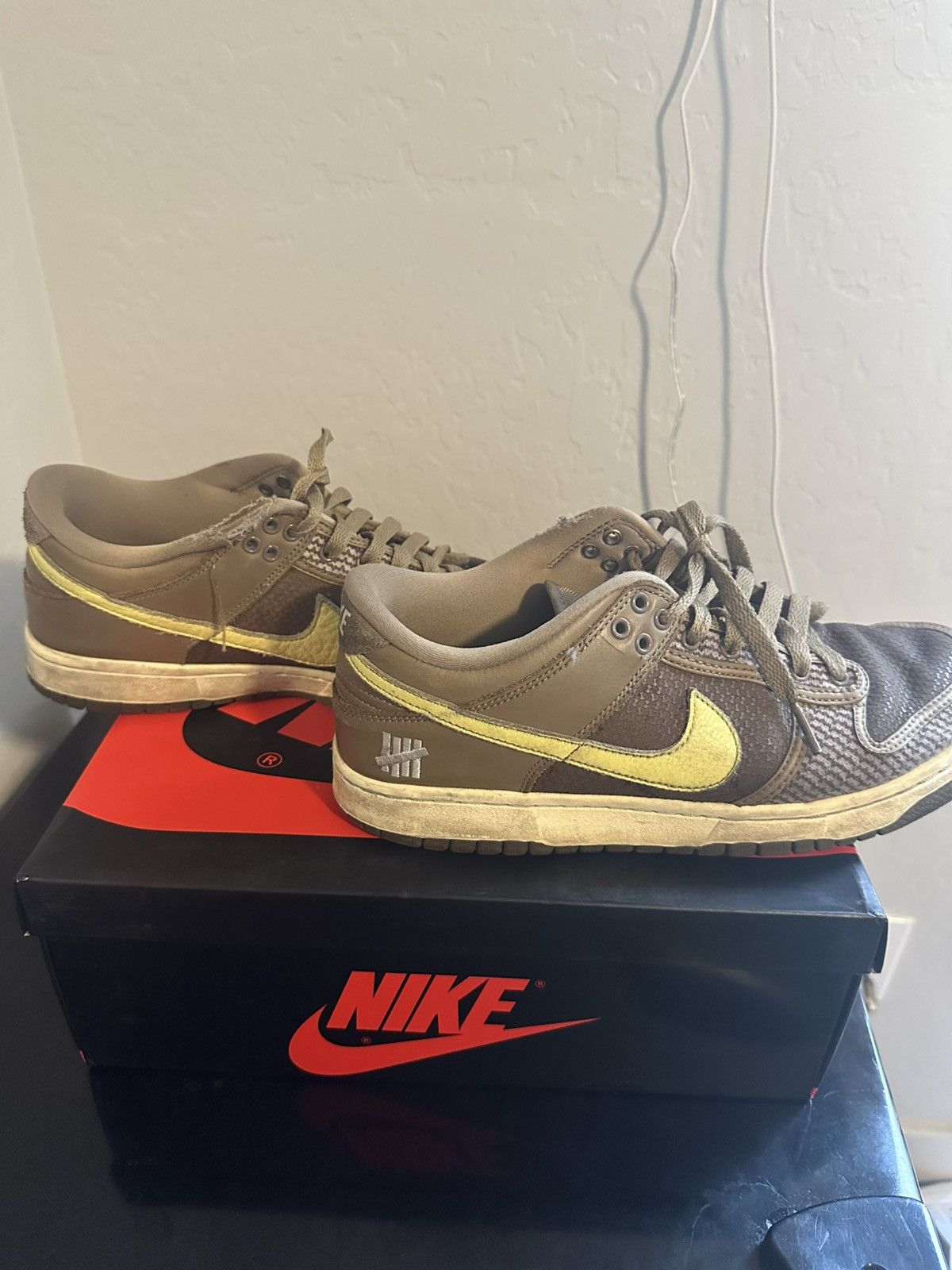 Nike × Undefeated Nike Dunk Low SP Undefeated 'Canteen' Size US 9 / EU 42 - 1 Thumbnail