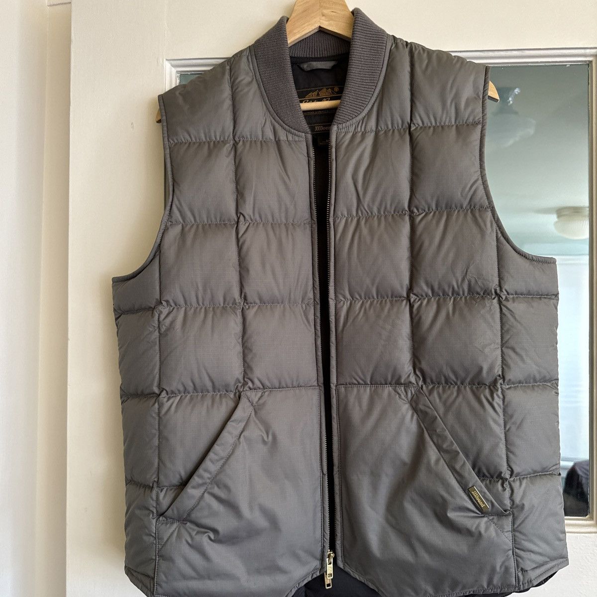 JJJJound x Eddie Bauerダウンベスト M グレー JJJJound and Eddie Bauer Team Up for the Platonic Winter