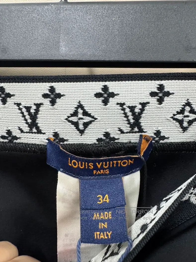 Louis Vuitton Louis Vuitton Black logo presbyopic micro flared pants Size US 34 / EU 50 - 6 Thumbnail