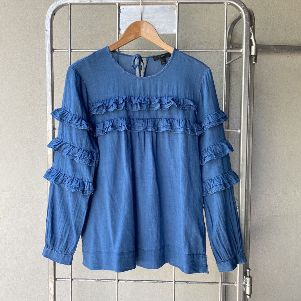 J.Crew J.CREW Blue Ruffled Long-Sleeve Blouse Size XS / US 0-2 / IT 36-38 - 1 Thumbnail