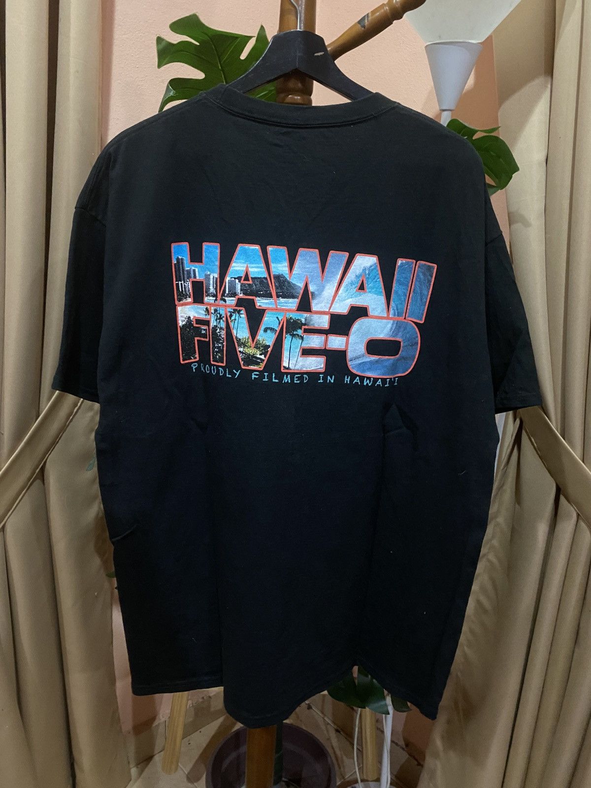 Other Vintage Hawaii Five-0 Film Crew T-Shirt – Black Hanes Size US XL / EU 56 / 4 - 1 Thumbnail