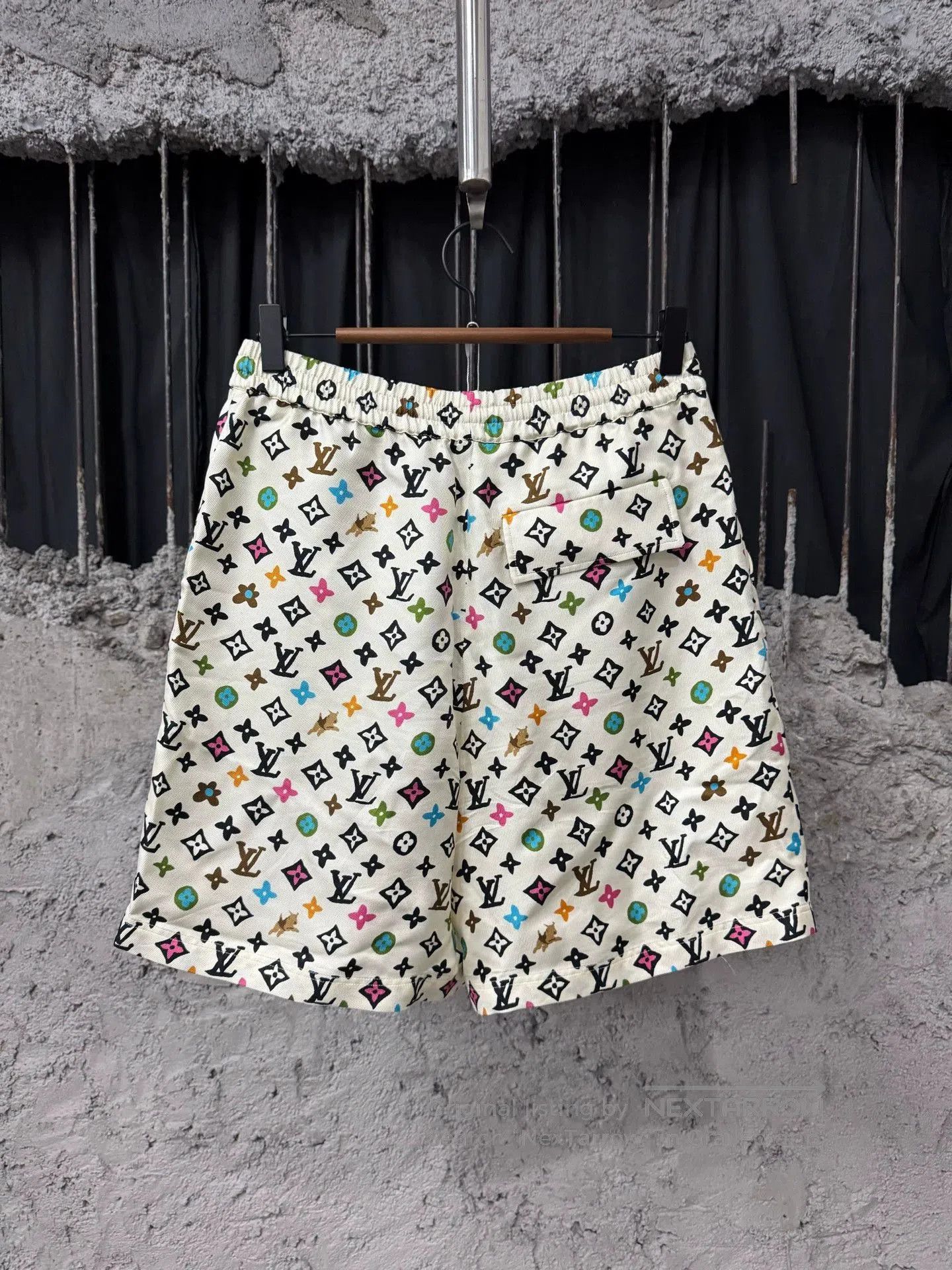Louis Vuitton Multi-Patterned Casual Shorts Size 28. Size US 30 / EU 46 - 2 Thumbnail