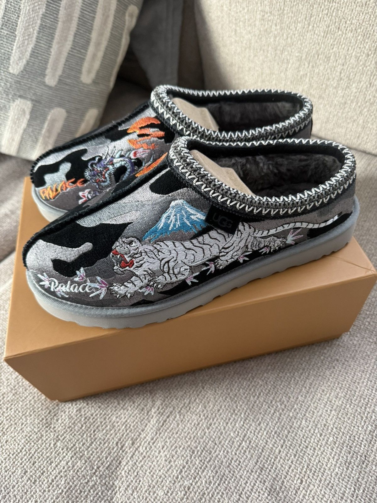 Palace × Ugg UGG X PALACE TASMAN SLIPPER | Grailed