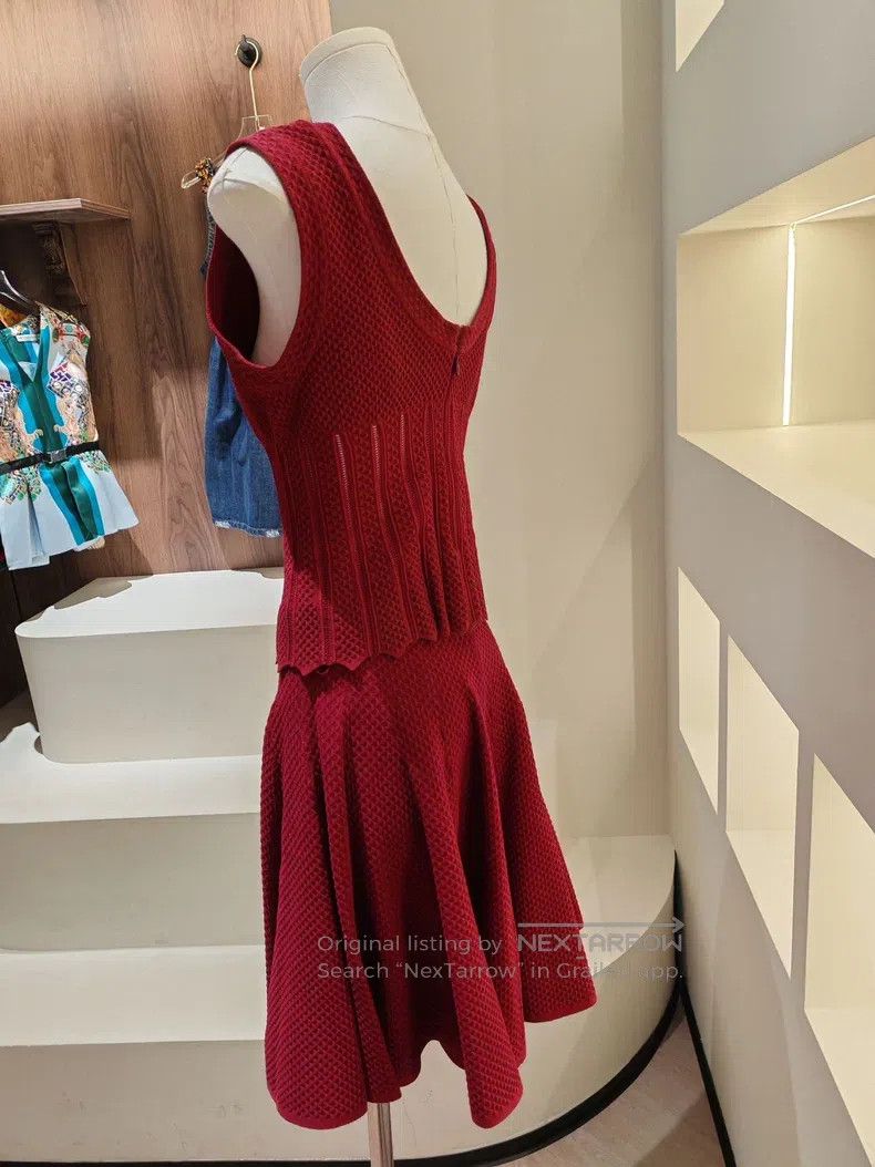 Alaia Alaia Burgundy Knit Fabric A-Line Skirt Full Set Dress Size XS / US 0-2 / IT 36-38 - 2 Thumbnail