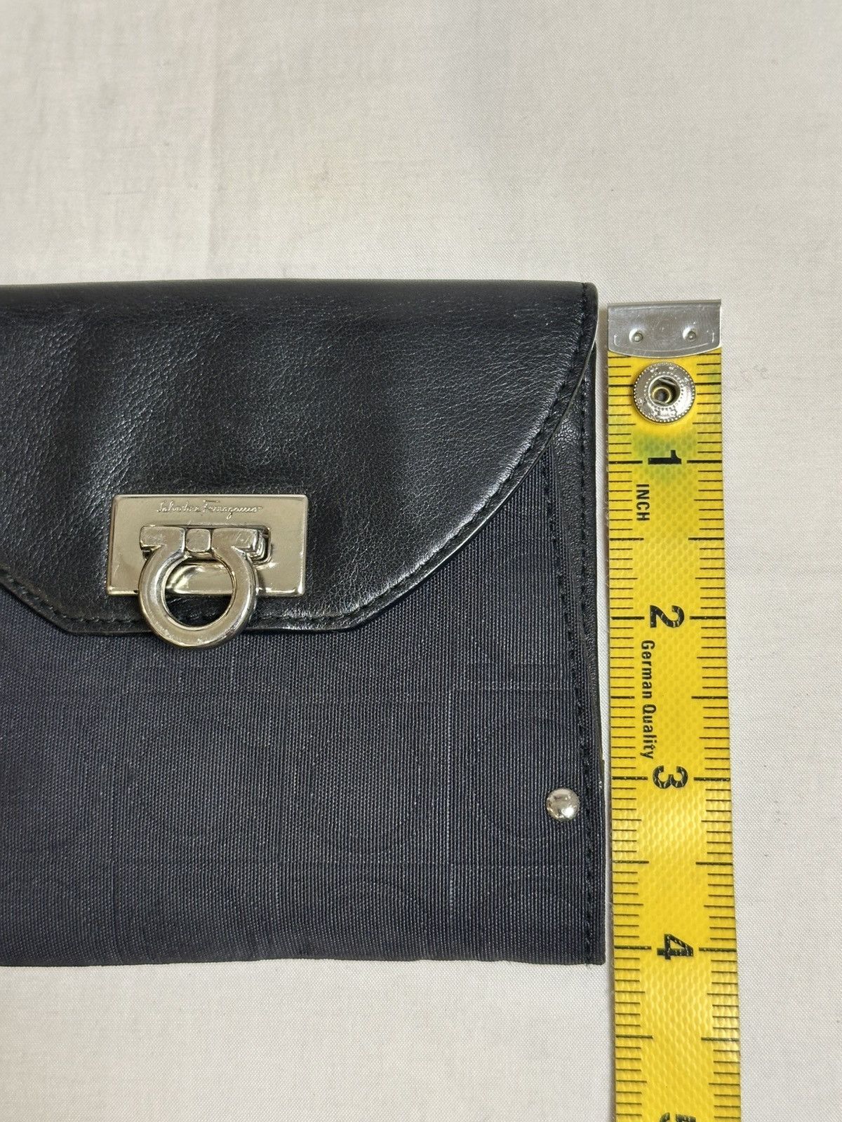 Salvatore Ferragamo vintage Salvatore Ferragamo Gancini black bifold wallet. Size ONE SIZE - 16 Thumbnail