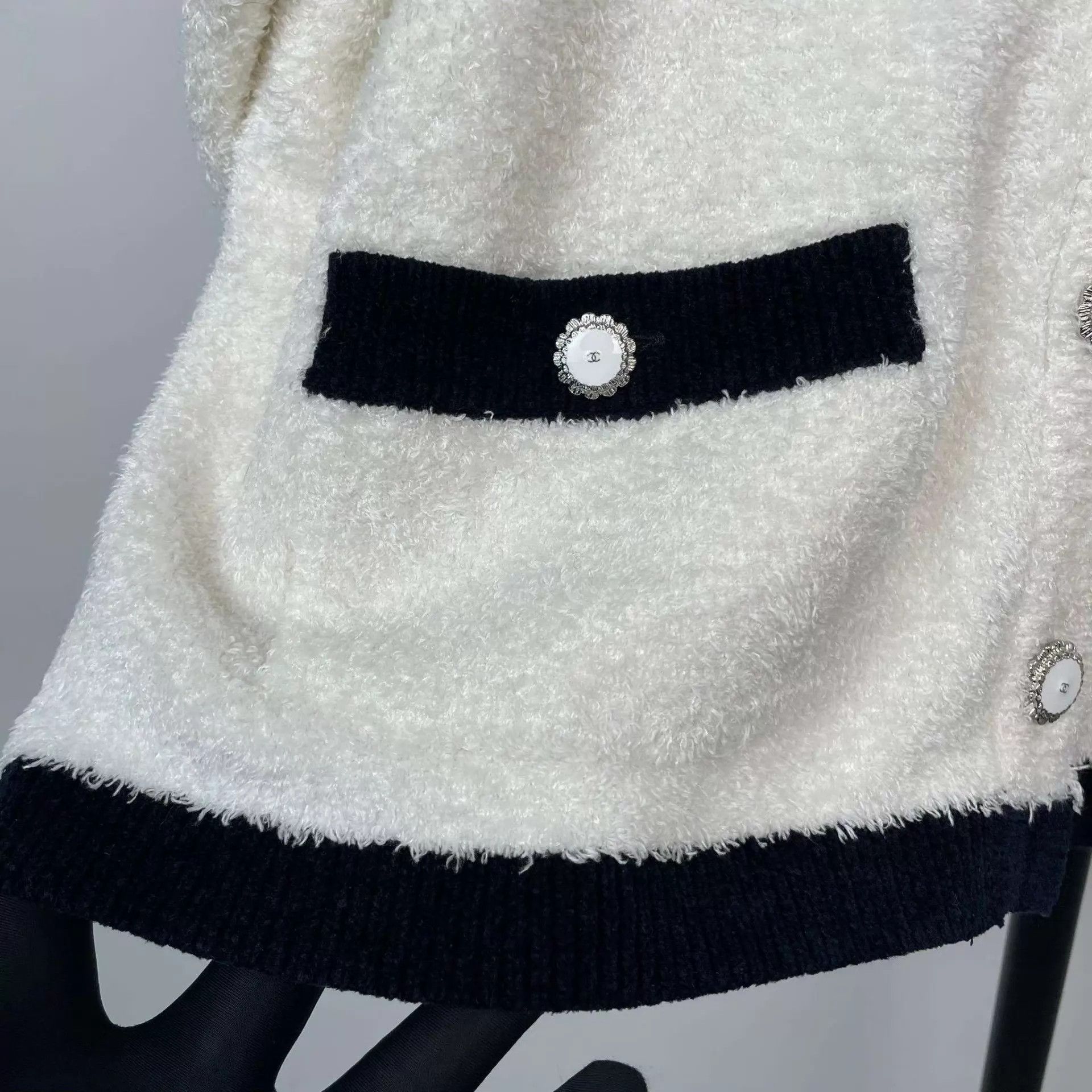 Chanel Chanel knit cardigan white 38 Size S / US 4 / IT 40 - 8 Thumbnail