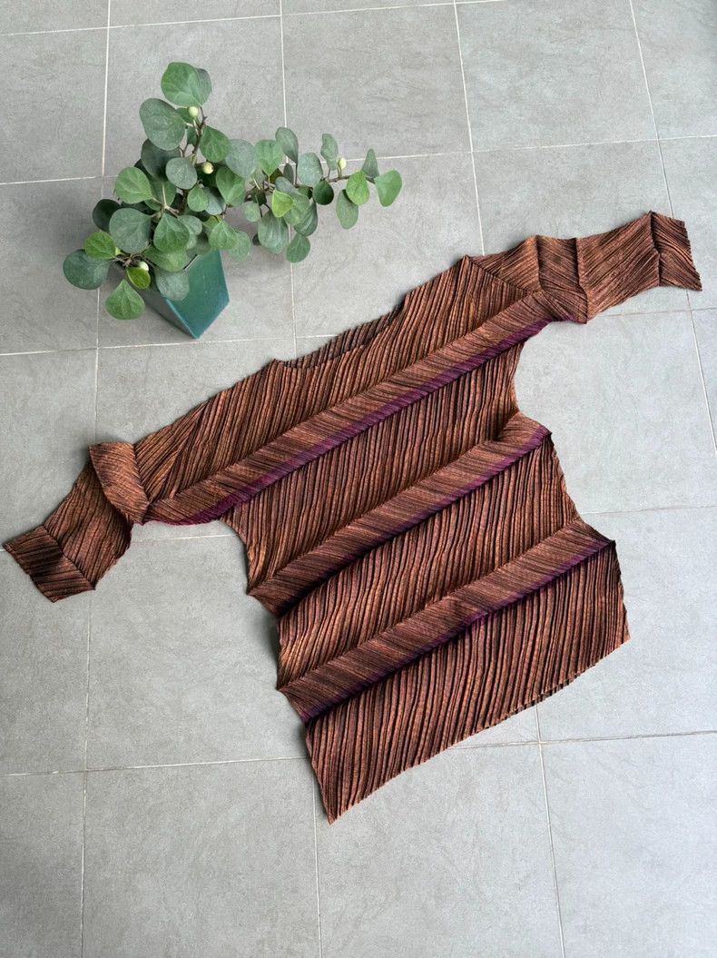 Issey Miyake Issey Miyake size:2 Brown mainline pleated top Size S / US 4 / IT 40 - 2 Thumbnail