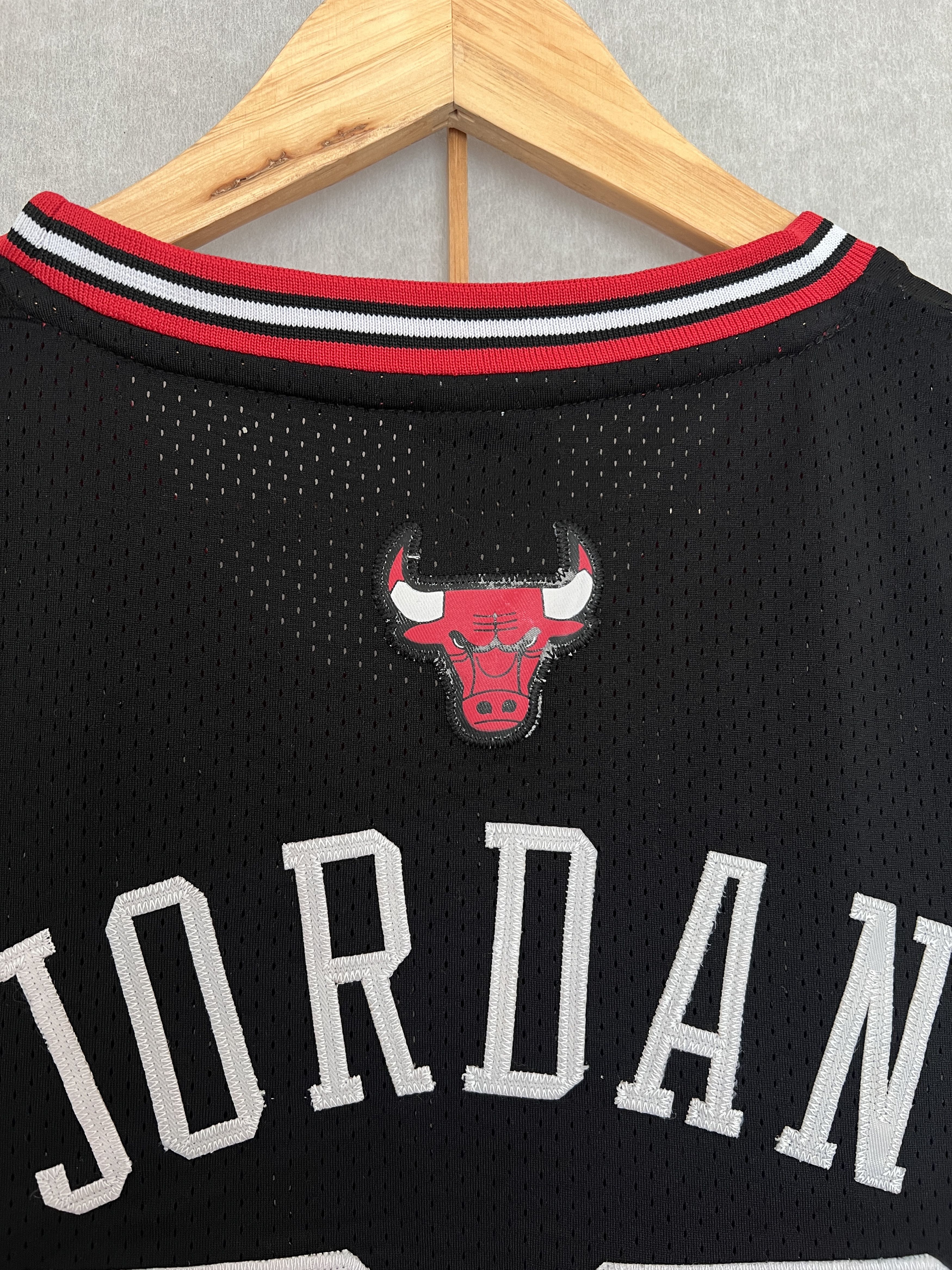 Nike Rare Nike Chicago Bulls #23 Jordan vintage 1990s mesh jersey Size US M / EU 48-50 / 2 - 12 Thumbnail