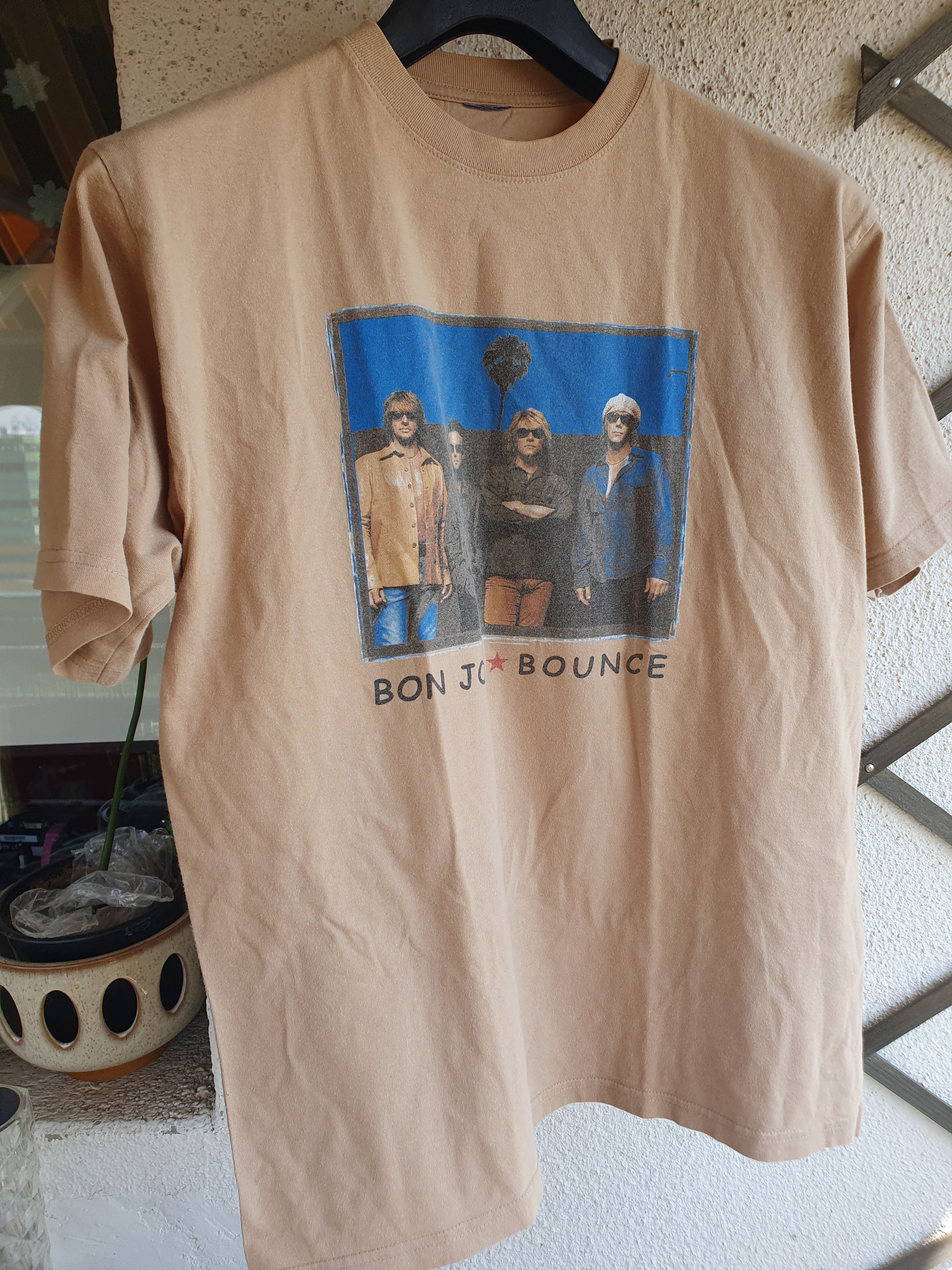 Band Tees Bon Jovi Bounce 2003 World Tour t-shirt sz L Size US L / EU 52-54 / 3 - 5 Thumbnail