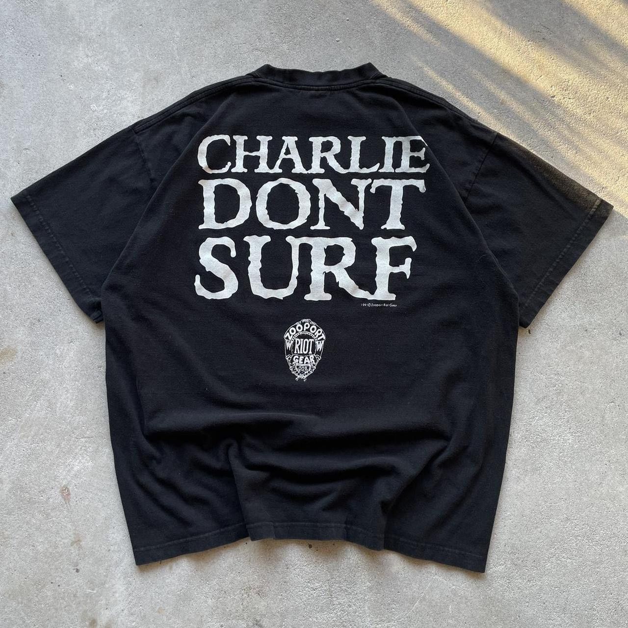 Vintage Vintage 90s Charles Manson Charlie Don’t Surf Tee Size US XL / EU 56 / 4 - 5 Thumbnail