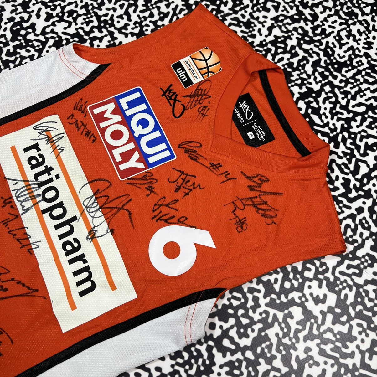 K1X Ratiopharm Ulm Per Gunther Signed Team Basketball Jersey Size US XS / EU 42 / 0 - 8 Thumbnail