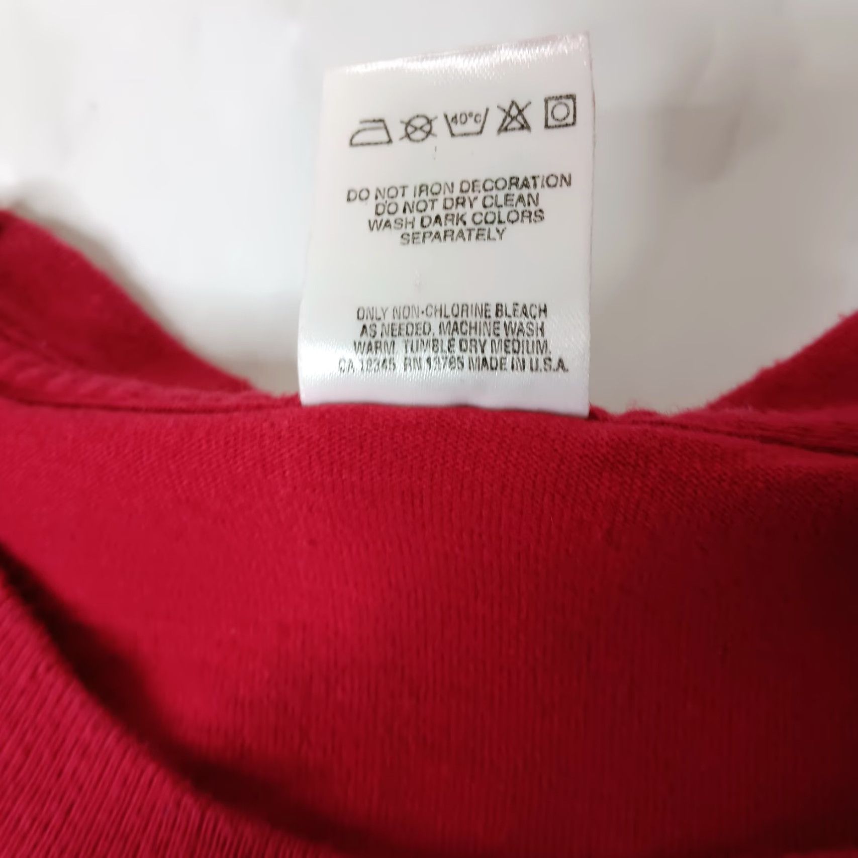 Fruit Of The Loom VINTAGE Fruit of the Loom Casualwear Shirt Mens Large Red Short Sleeve Crew Neck 28" L 22" Pit to Pit United States Mens Size US L / EU 52-54 / 3 - 4 Thumbnail