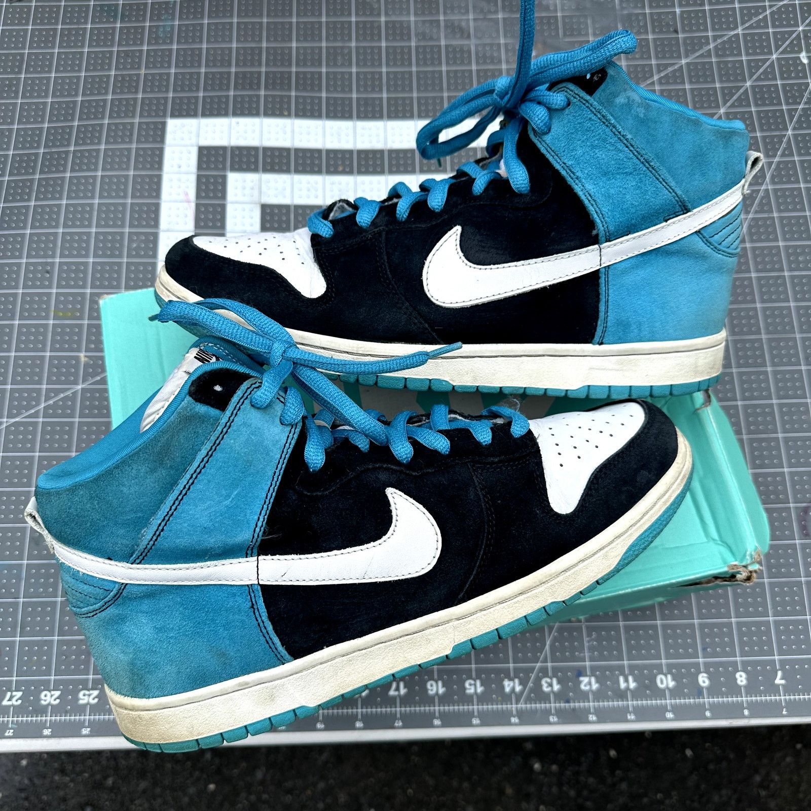 Nike SB Nike SB Dunk Low 'Send Help' Size US 11 / EU 44 - 1 Thumbnail