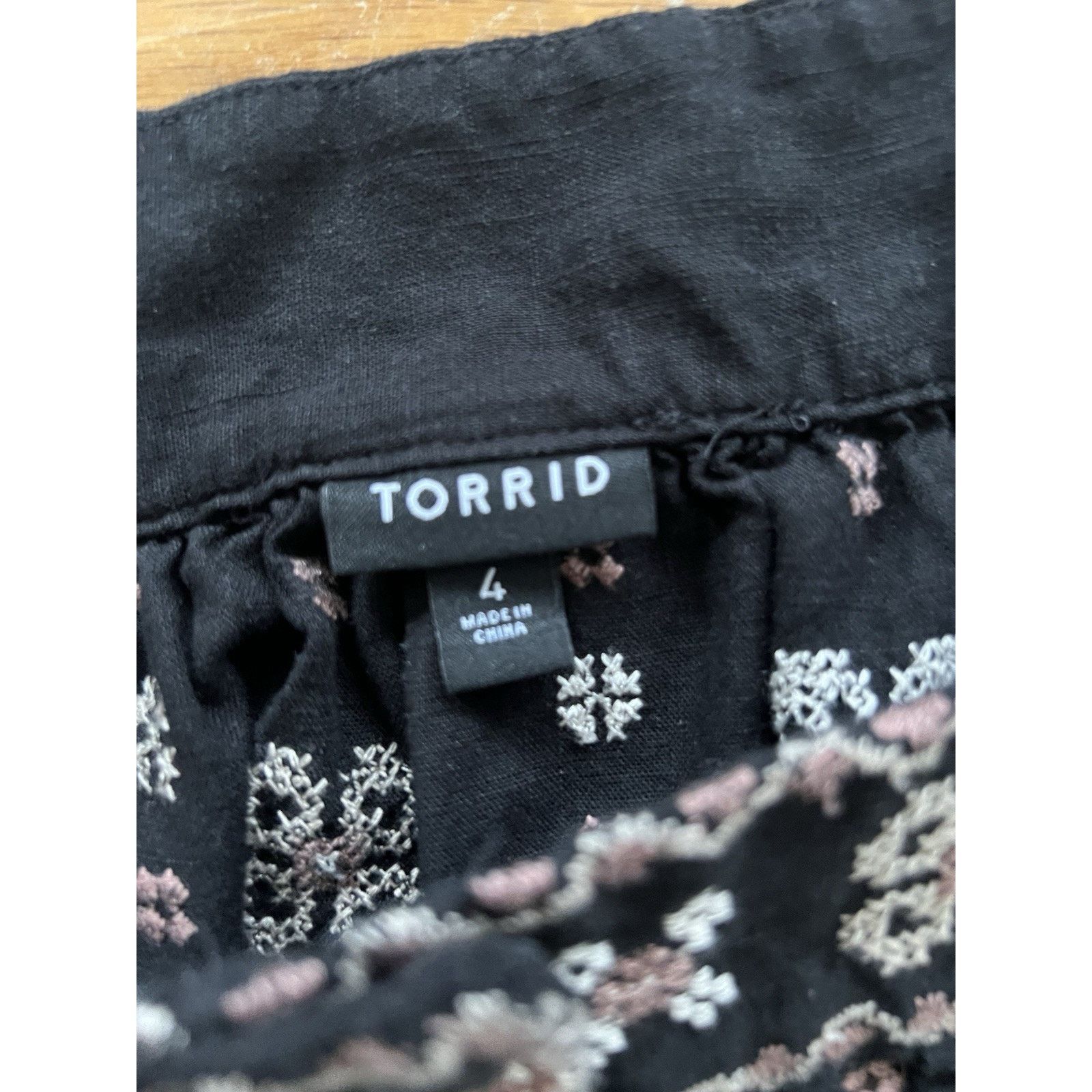Corridor Torrid Beach Linen Eyelet Button Up Size 4X A001858 Size 4XL / US 24-26 - 3 Thumbnail