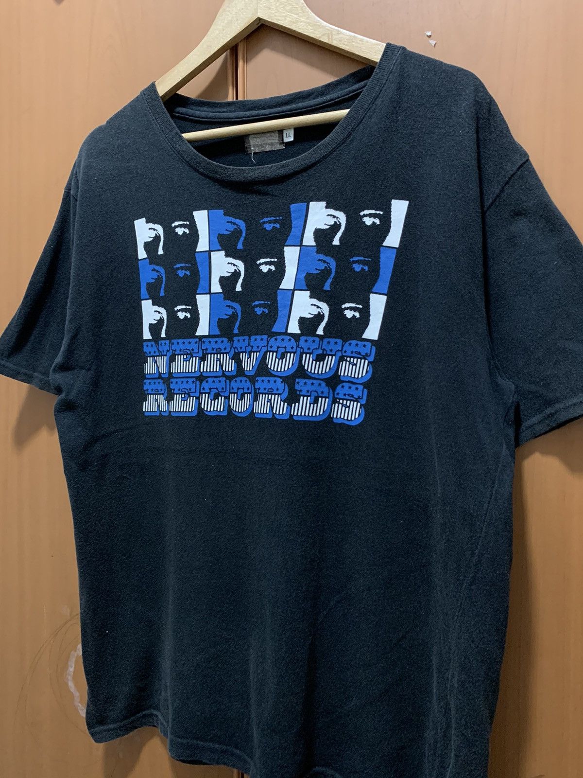 Band Tees Vintage Nervous Record 9 Faces T-shirt Size US XL / EU 56 / 4 - 3 Thumbnail
