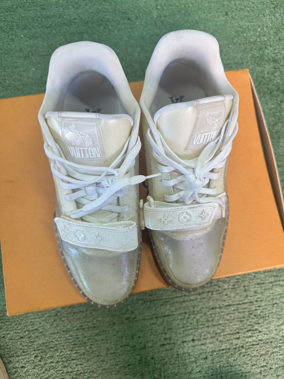 Louis Vuitton * Rare *Louis Vuitton Trainer “ Clear White “ Size US 7.5 / EU 40-41 - 4 Thumbnail