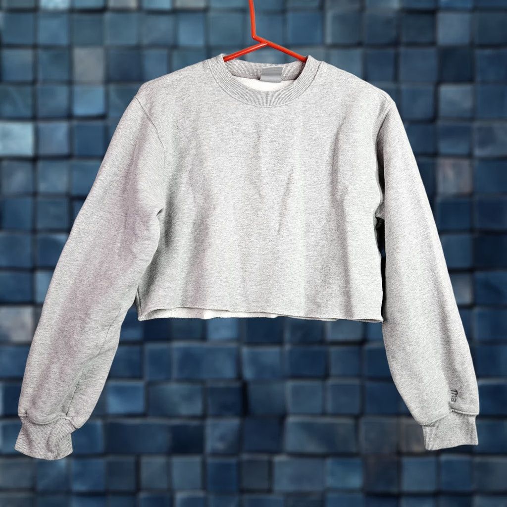 TNA Aritzia TNA Cozy Fleece Women's XS Cropped Sweatshirt Gray Pullover Crew Neck All Seasons Long Sleeve Raglan Sleeve Logo Sweatshirt Women XS Gray Size XS / US 0-2 / IT 36-38 - 1 Thumbnail