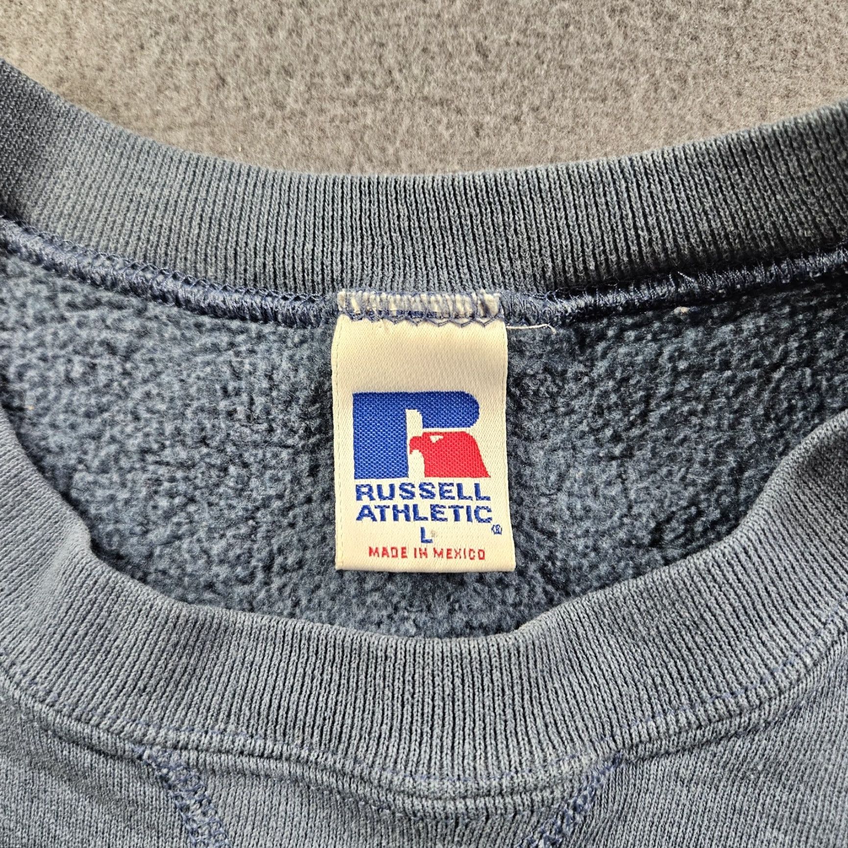 Russell Athletic VINTAGE Russell Athletic Sweatshirt Crew Neck Blue 90s Mens L Distressed Cotton Fleece Pullover Standalone Size L Size US L / EU 52-54 / 3 - 7 Thumbnail