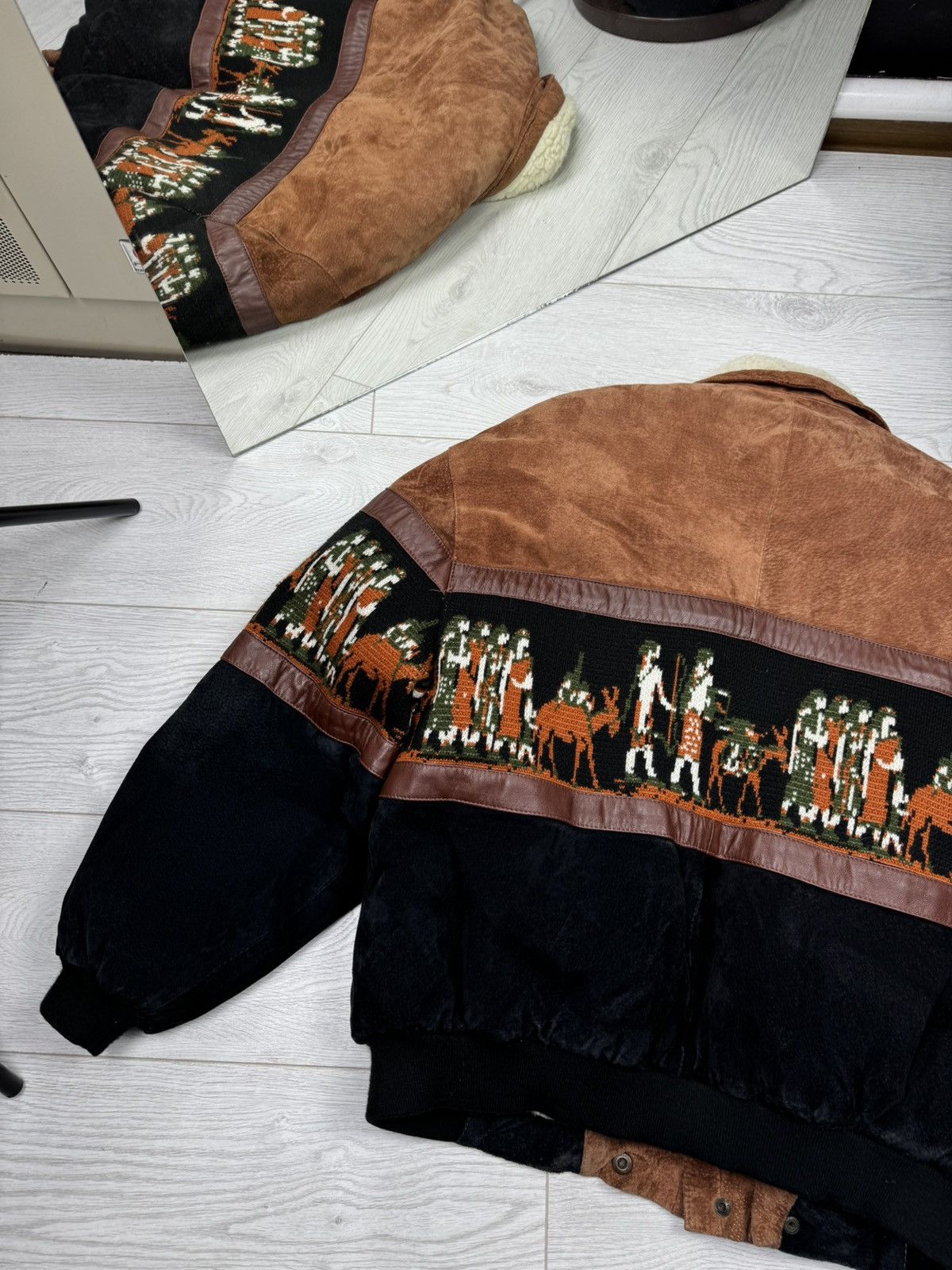 Vintage Vintage Suede Navajo Aztec Shearling Leather Jacket Bomber Size US L / EU 52-54 / 3 - 10 Thumbnail